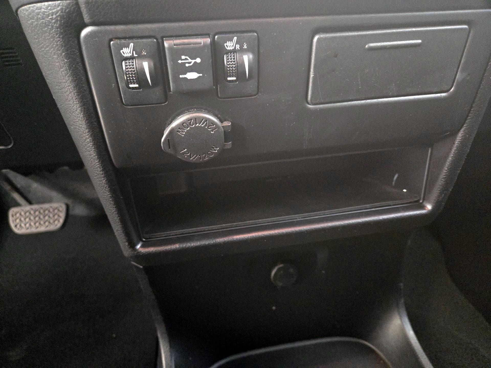 Thumbnail: 2020 Toyota Sienna - 17