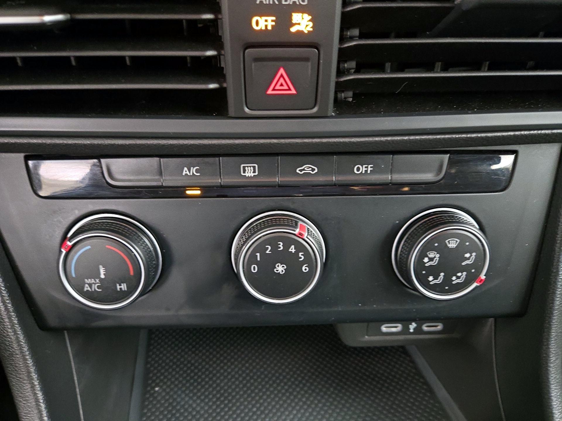 Thumbnail: 2024 Volkswagen Jetta - 16