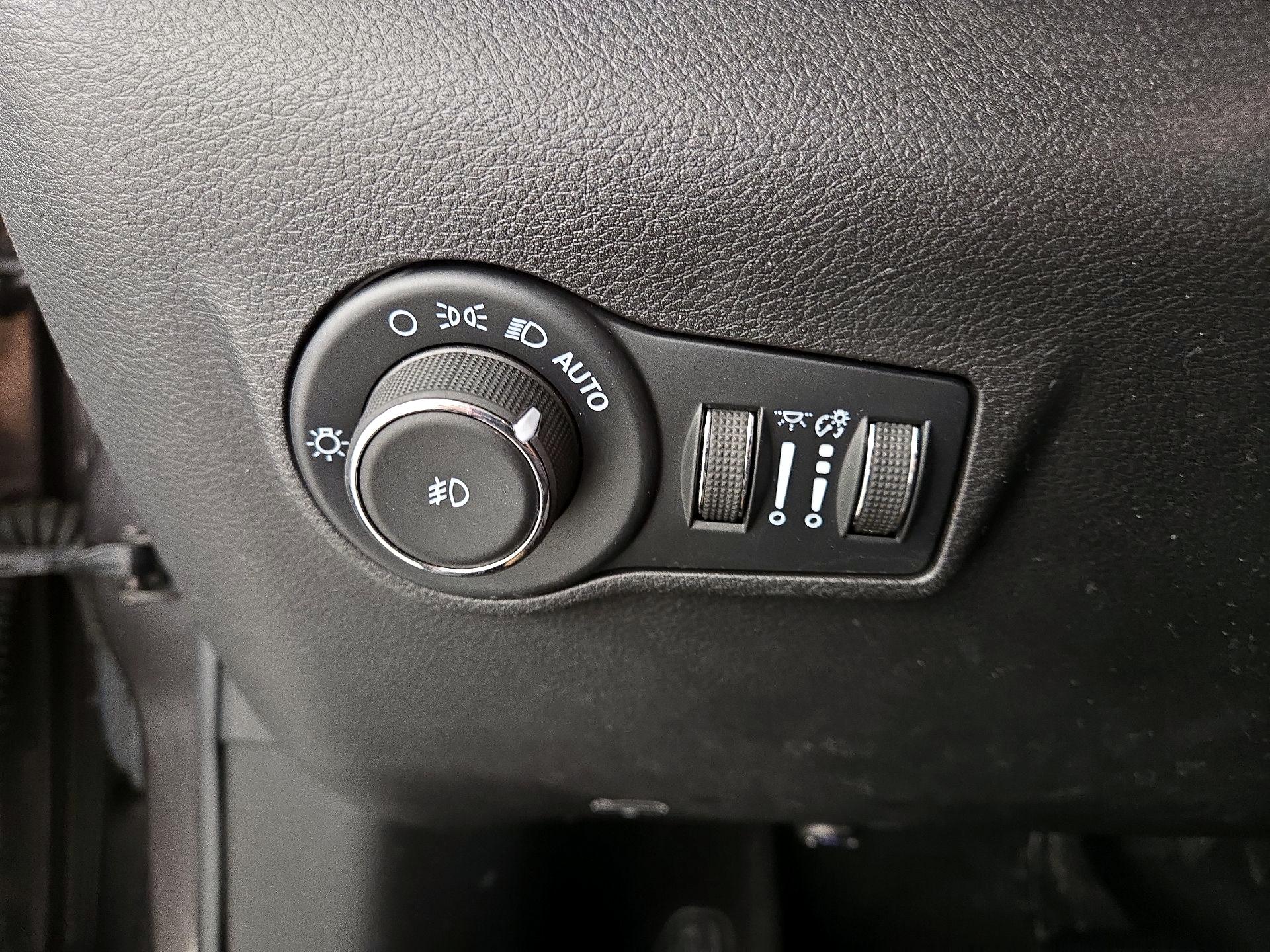 Thumbnail: 2022 Jeep Compass - 13