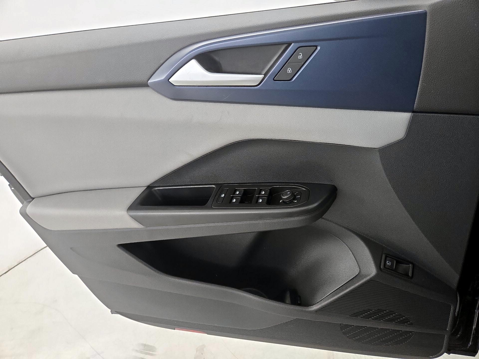 Thumbnail: 2023 Volkswagen Taos - 12