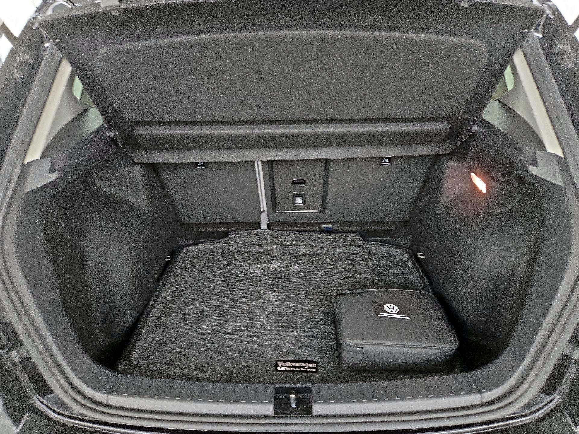 Thumbnail: 2023 Volkswagen Taos - 20