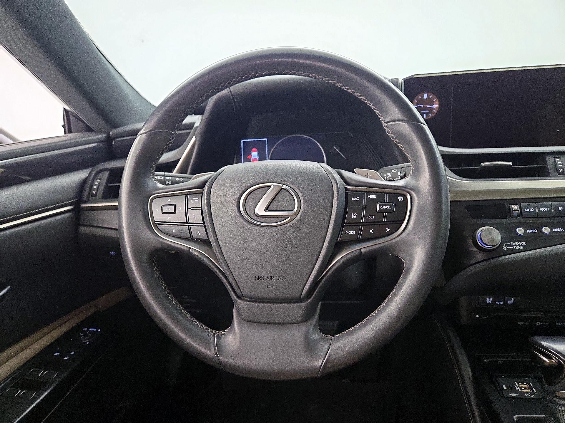 Thumbnail: 2021 Lexus ES - 10