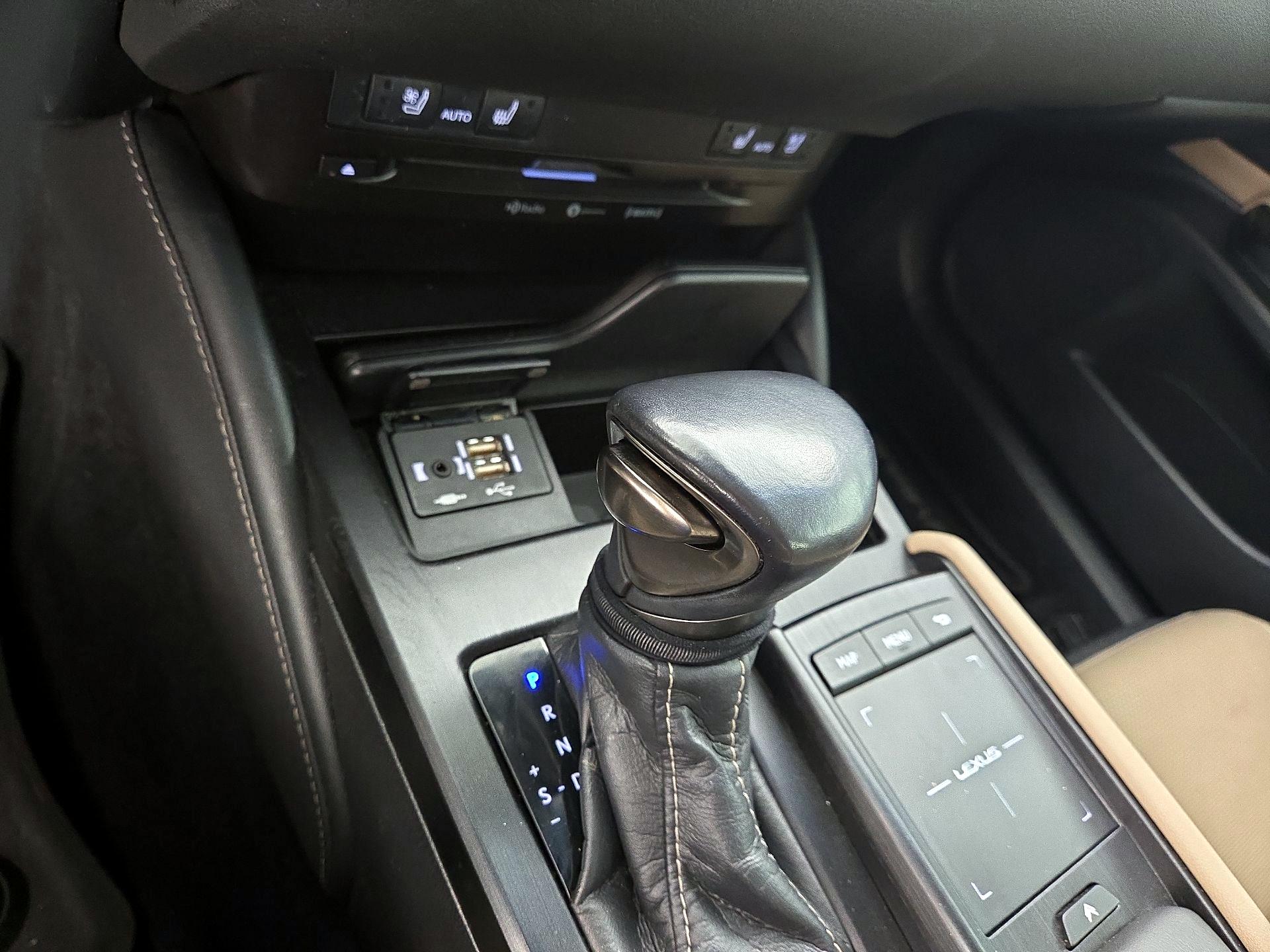 Thumbnail: 2021 Lexus ES - 17