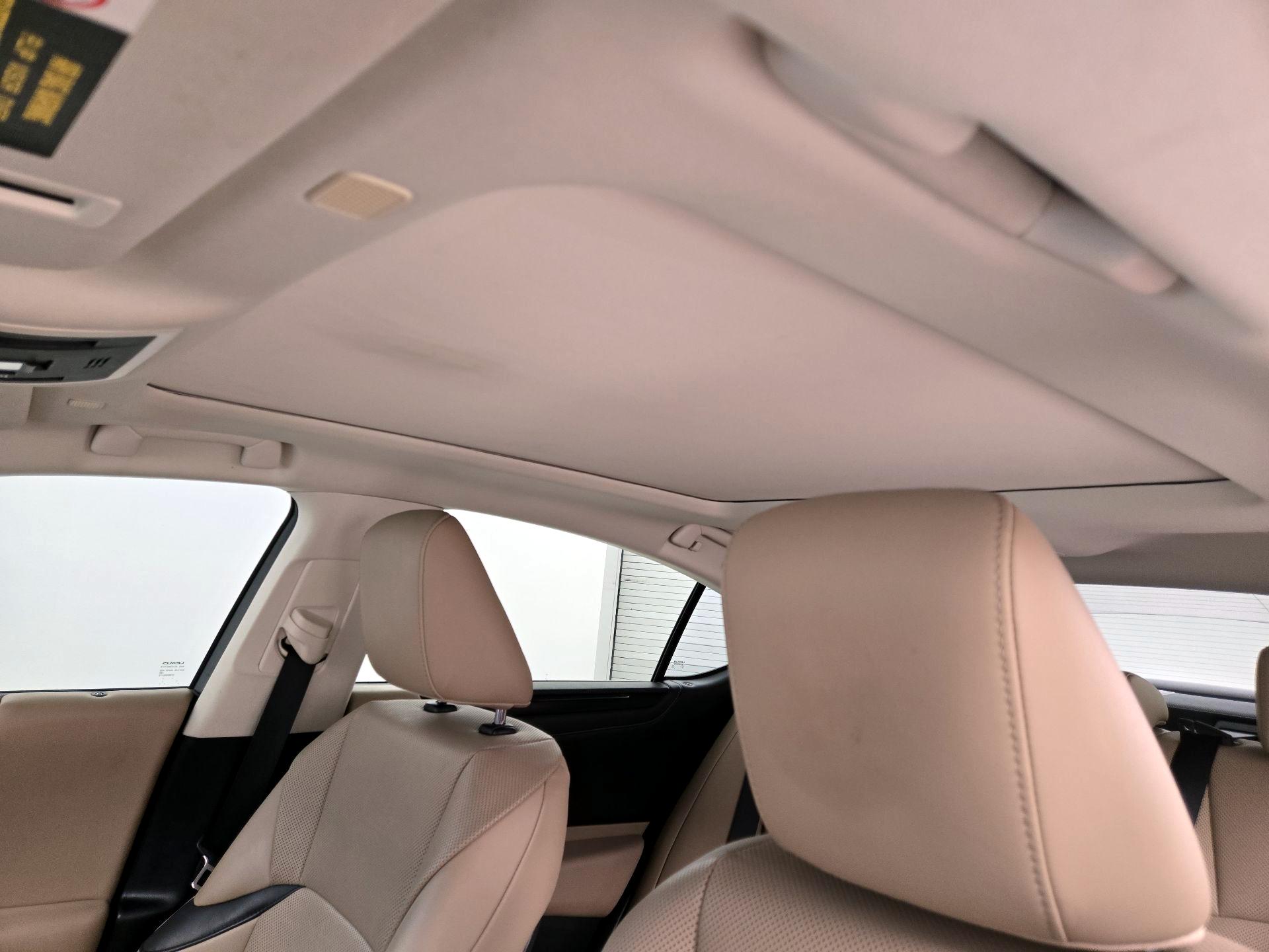 Thumbnail: 2021 Lexus ES - 19
