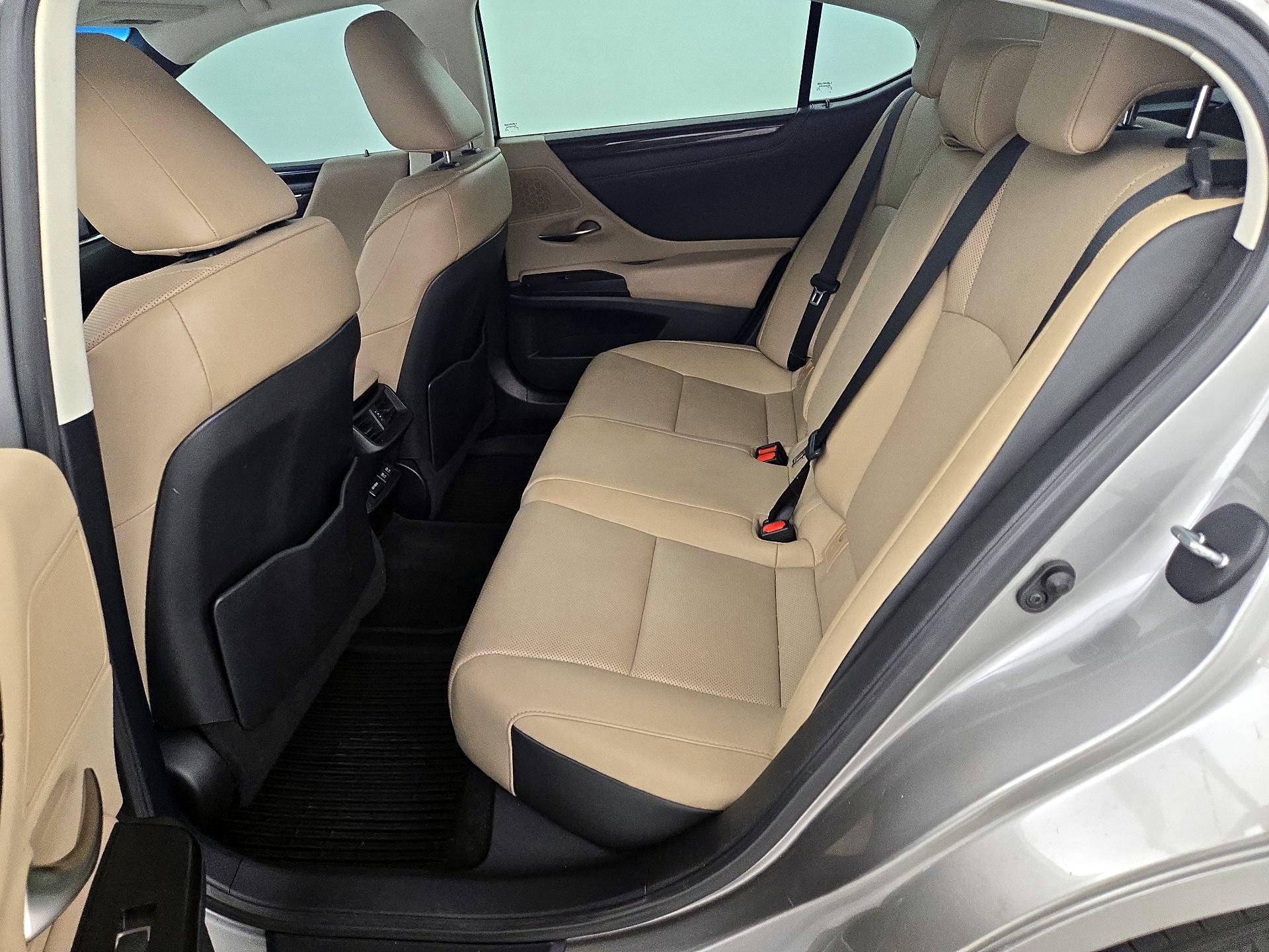Thumbnail: 2021 Lexus ES - 20