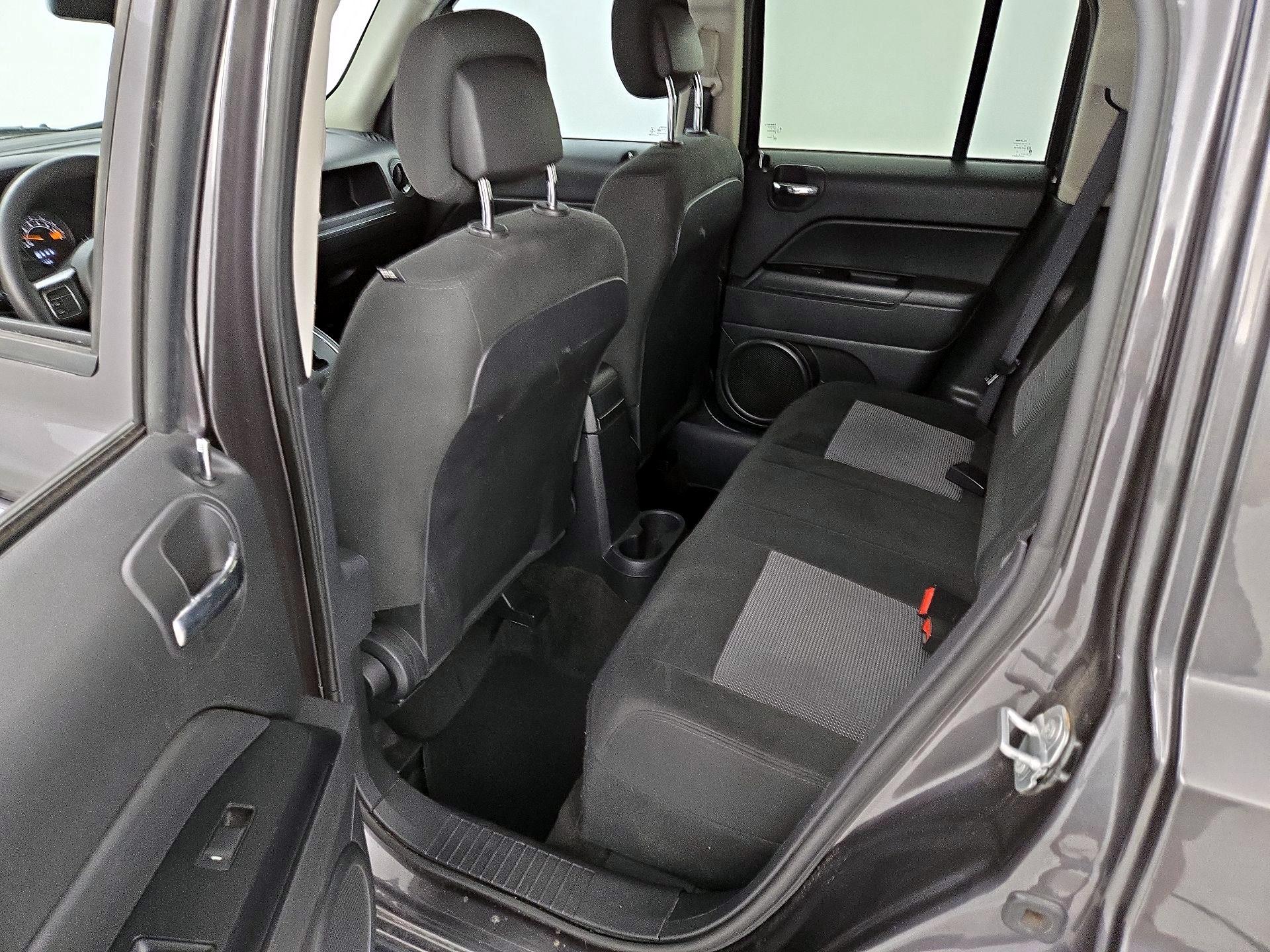 Thumbnail: 2017 Jeep Patriot - 18