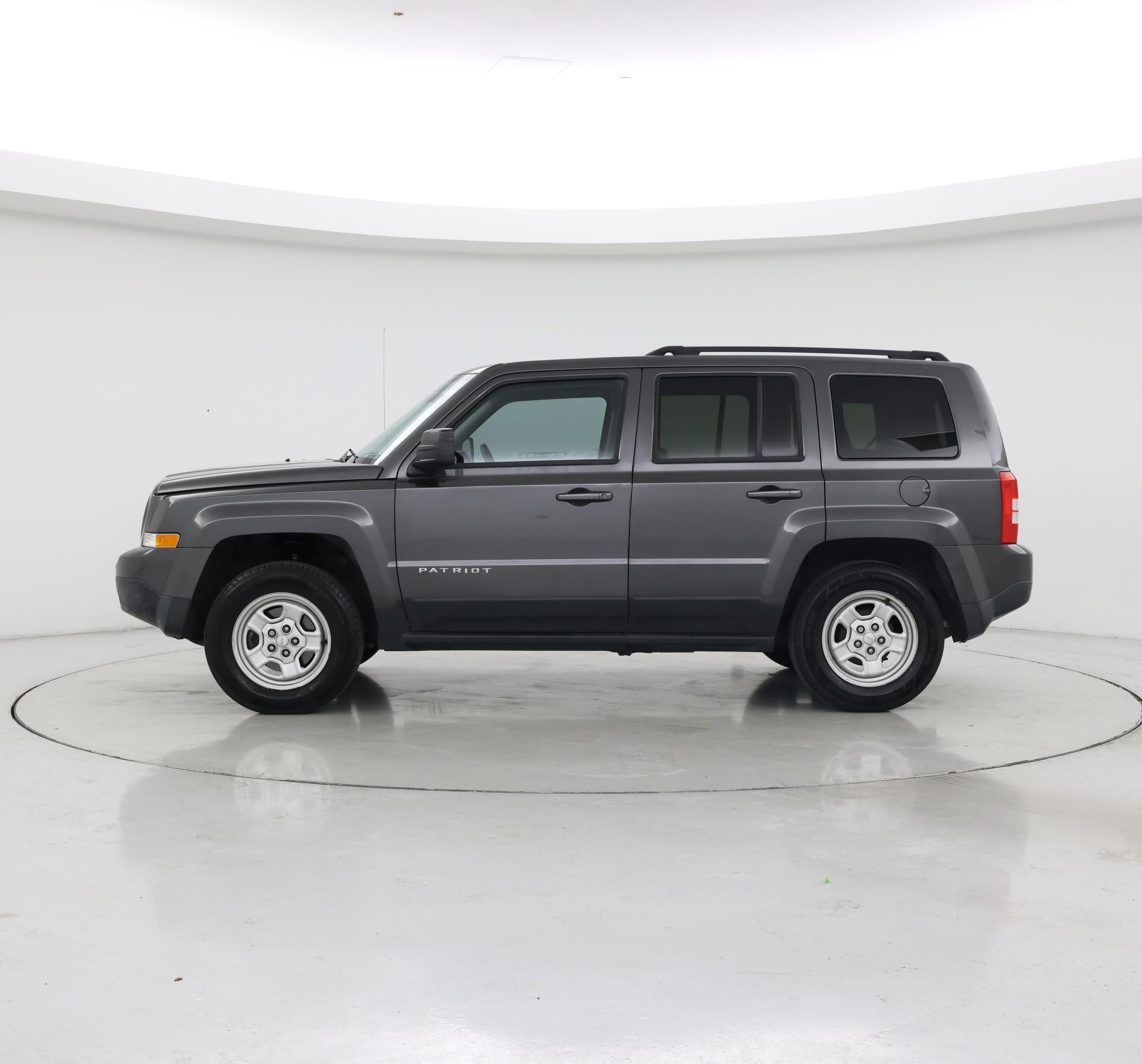 Thumbnail: 2017 Jeep Patriot - 3