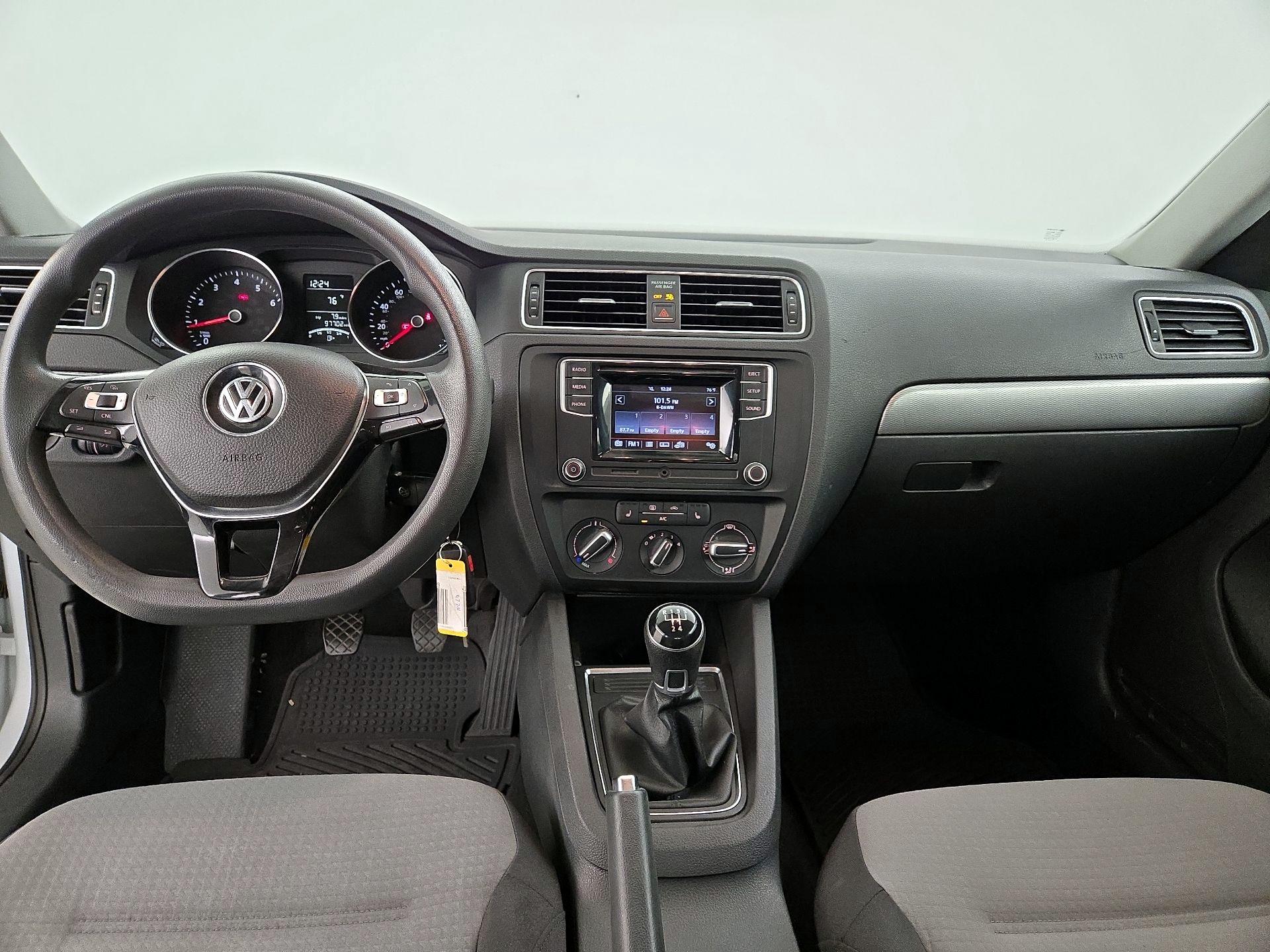 Thumbnail: 2017 Volkswagen Jetta - 9