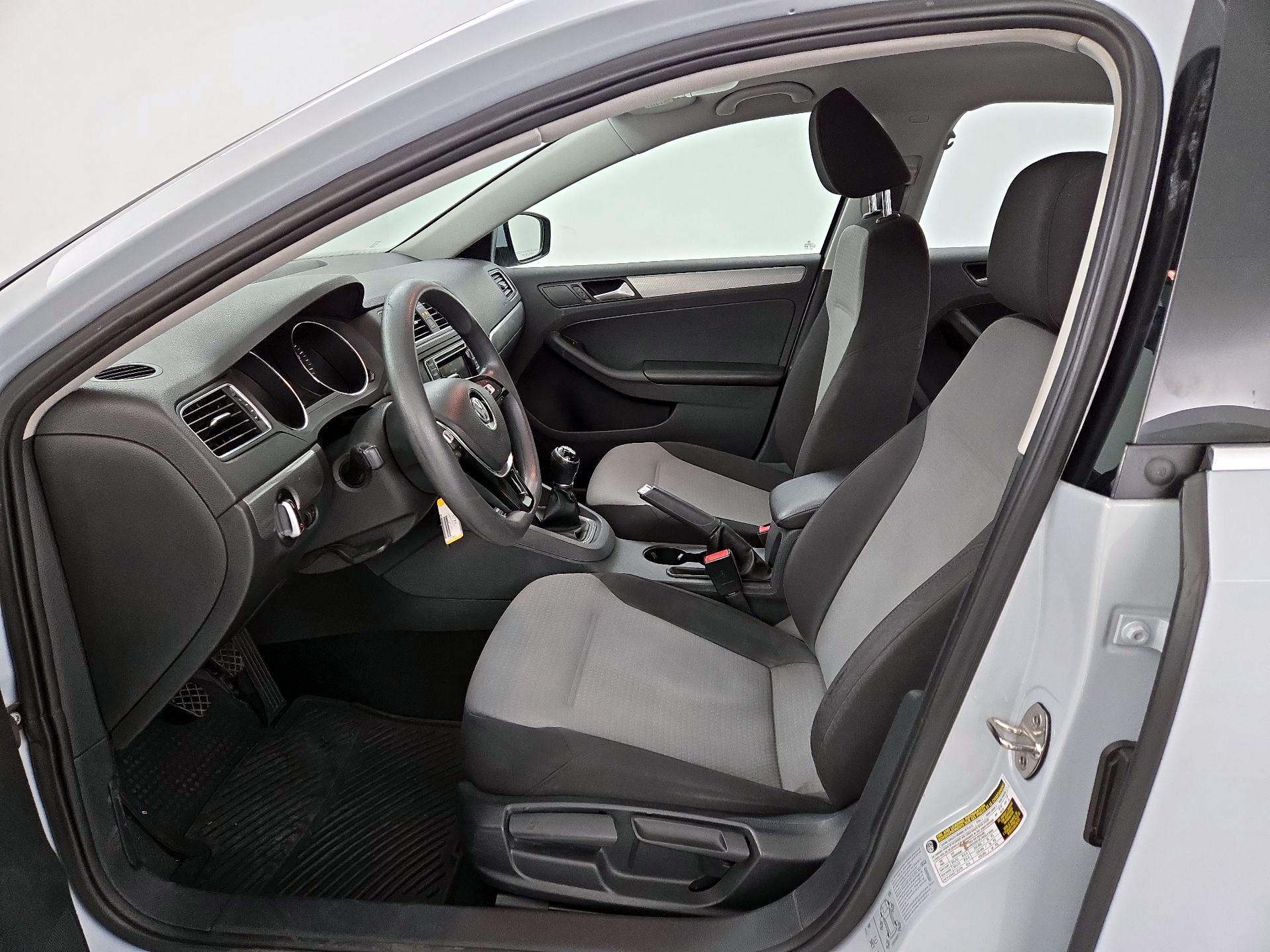 Thumbnail: 2017 Volkswagen Jetta - 11