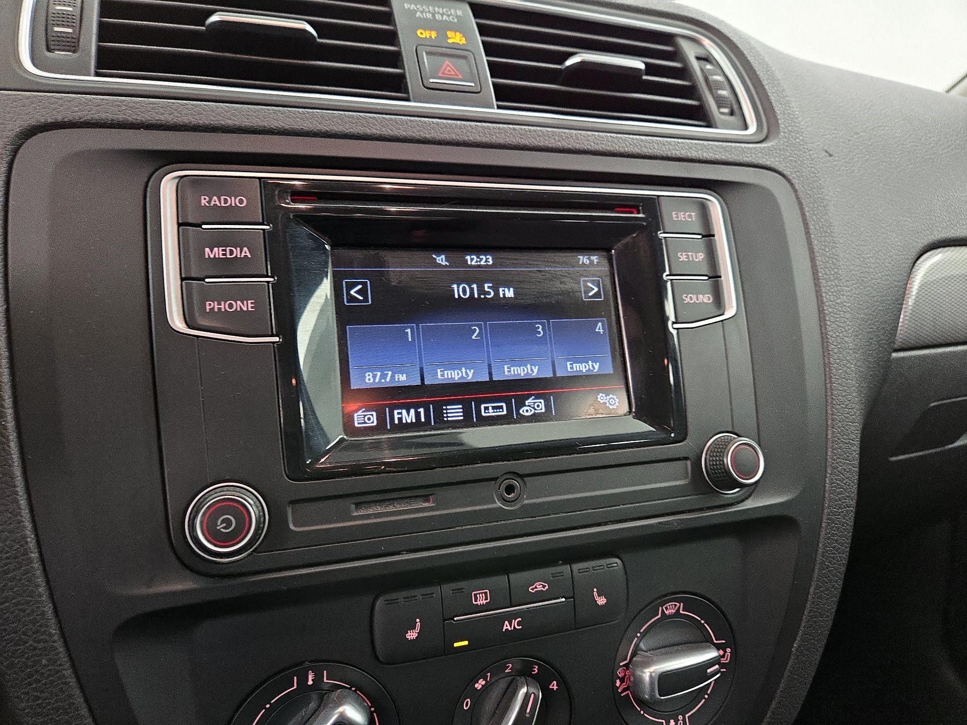 Thumbnail: 2017 Volkswagen Jetta - 15