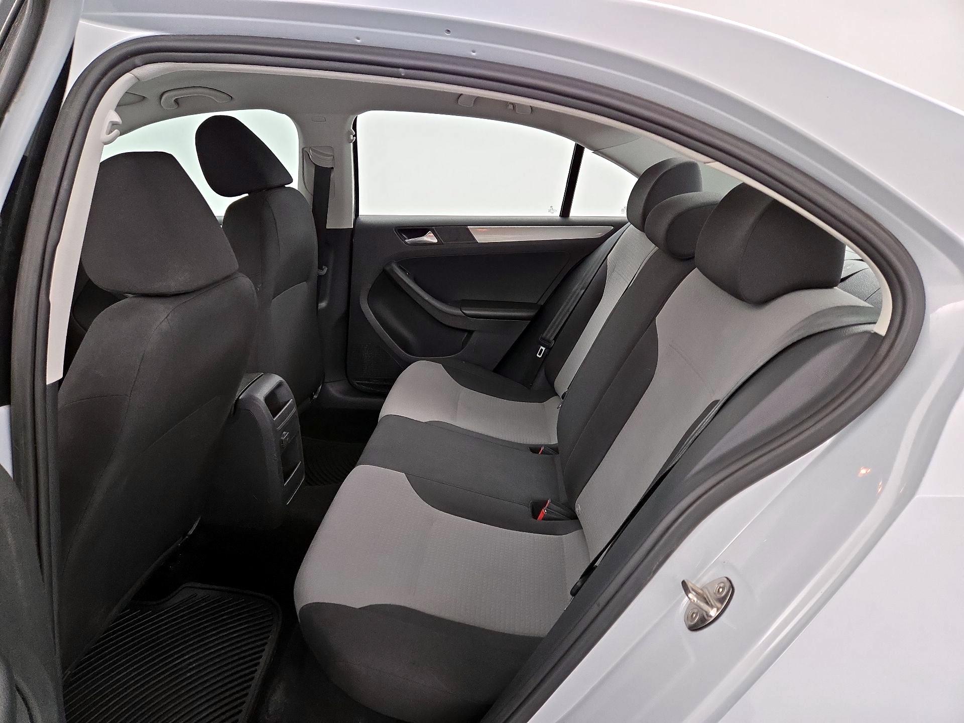 Thumbnail: 2017 Volkswagen Jetta - 19