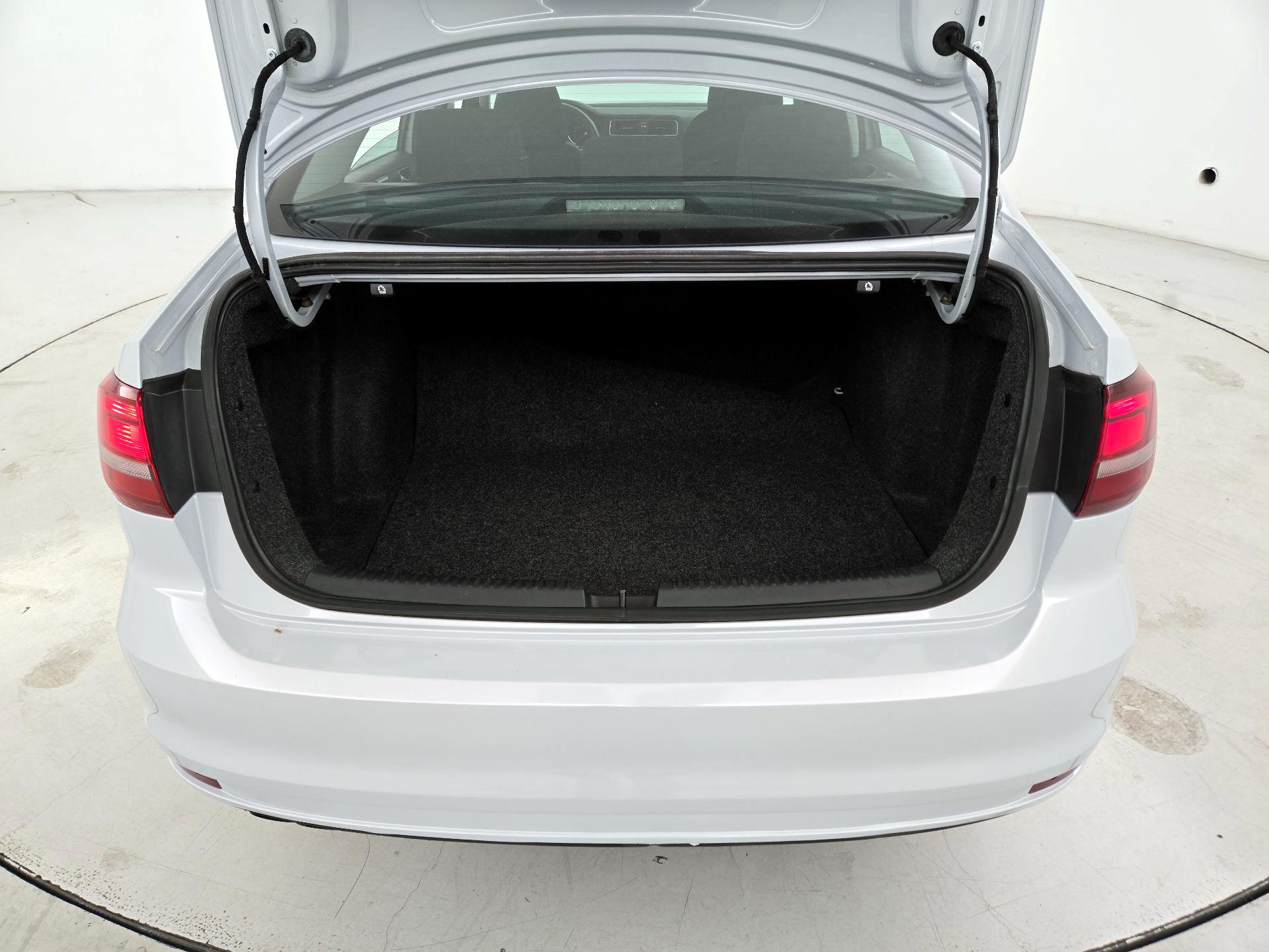 Thumbnail: 2017 Volkswagen Jetta - 20