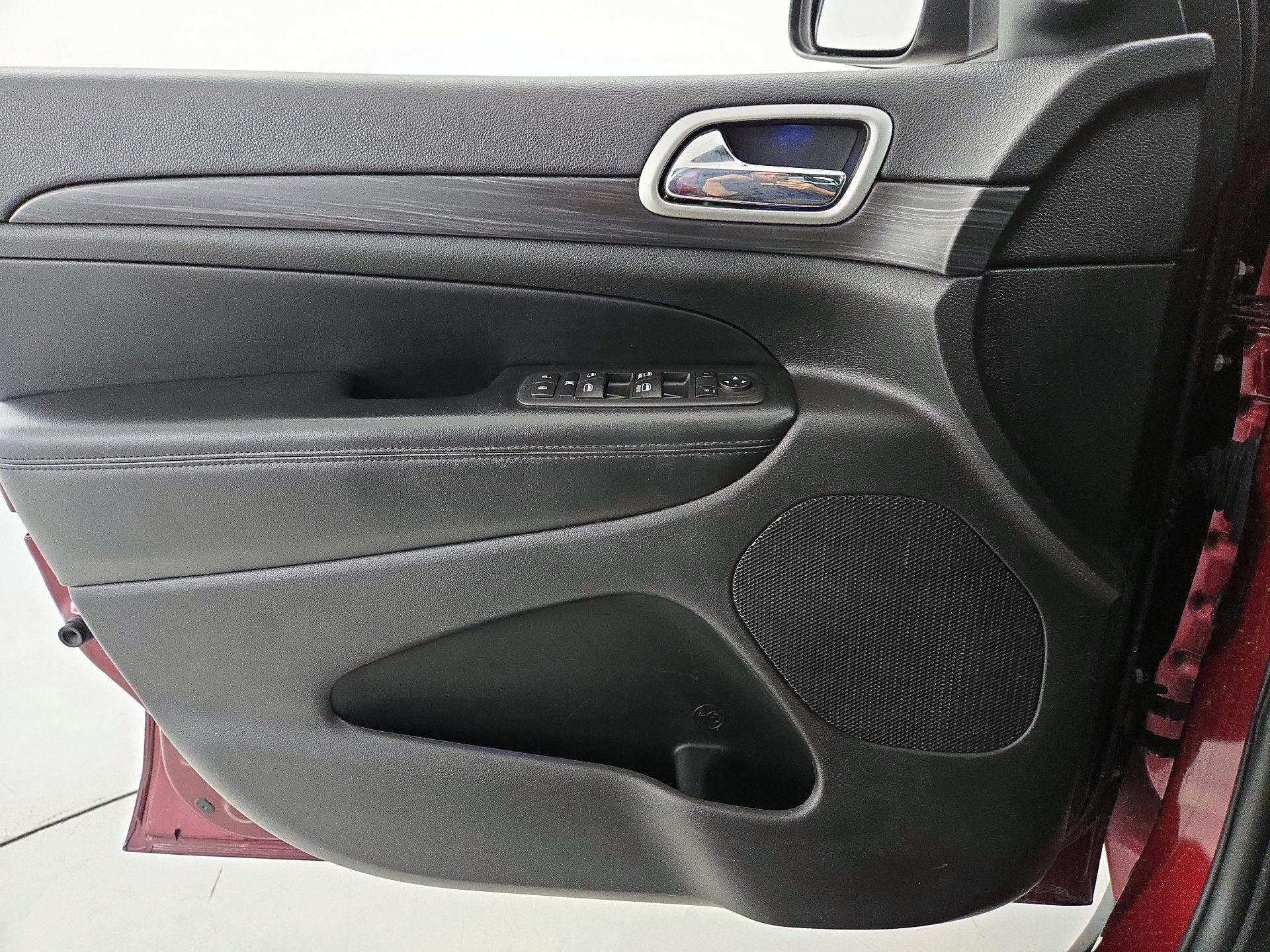 Thumbnail: 2019 Jeep Grand Cherokee - 12