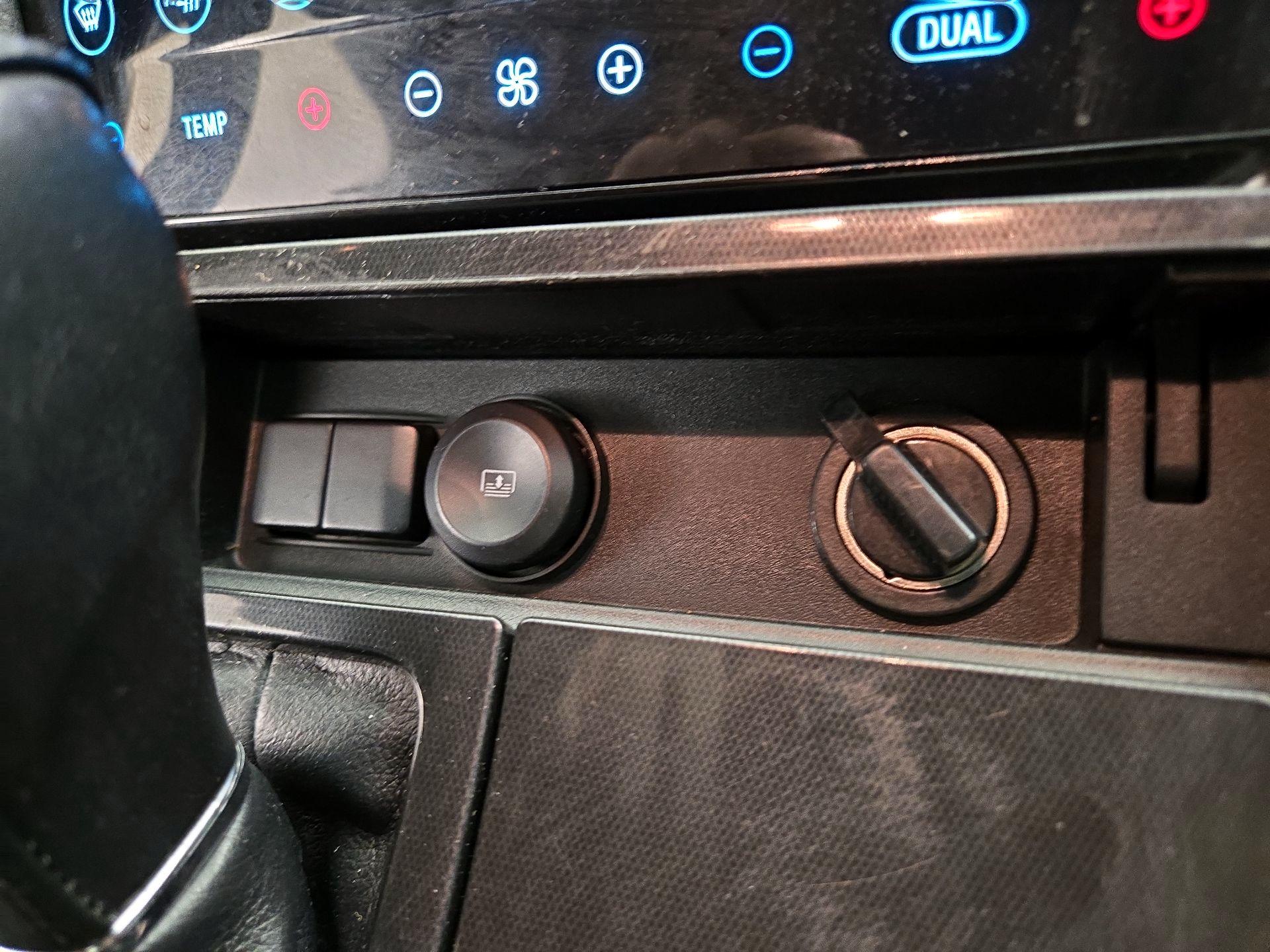 Thumbnail: 2018 Ford Taurus - 17