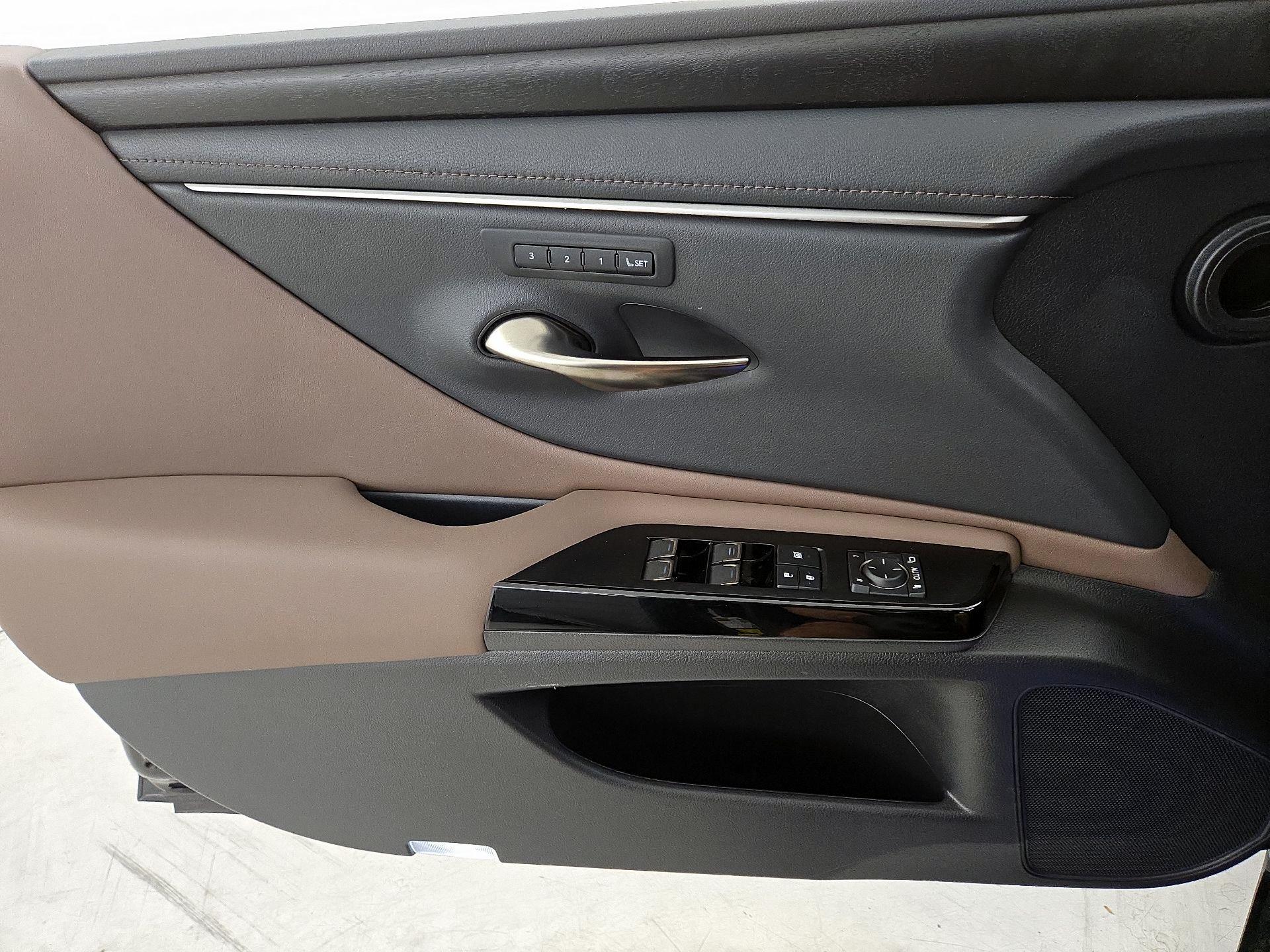 Thumbnail: 2024 Lexus ES - 12