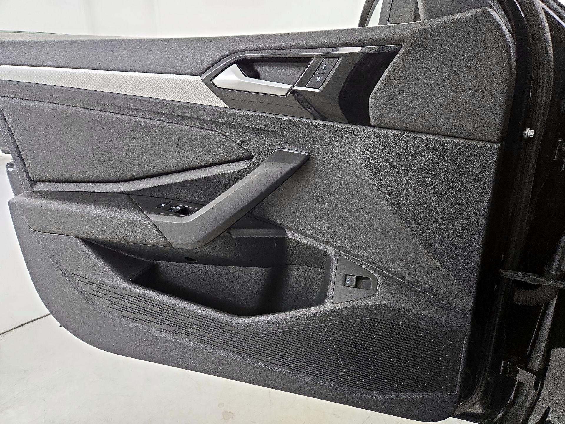 Thumbnail: 2019 Volkswagen Jetta - 12