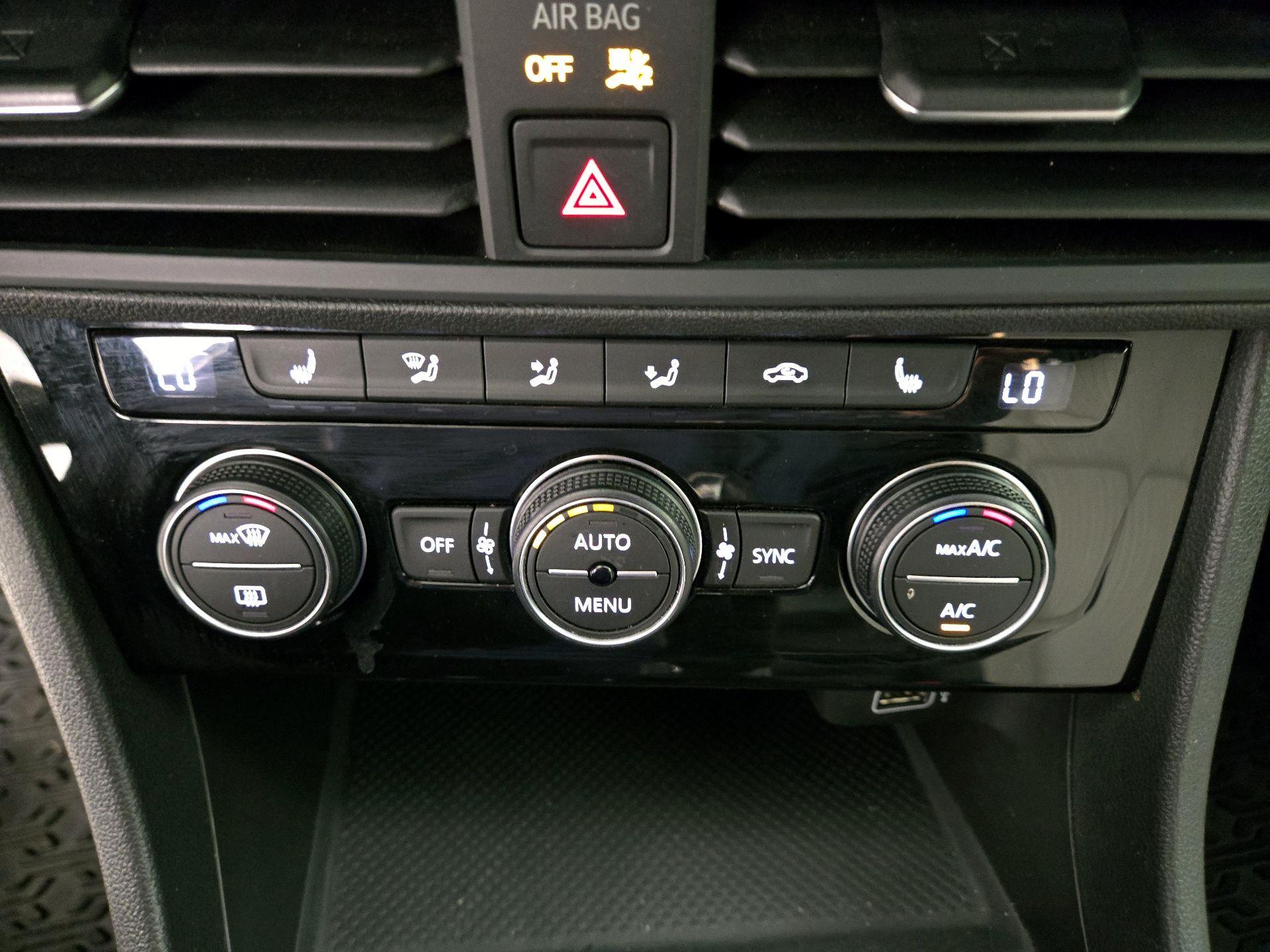 Thumbnail: 2019 Volkswagen Jetta - 16