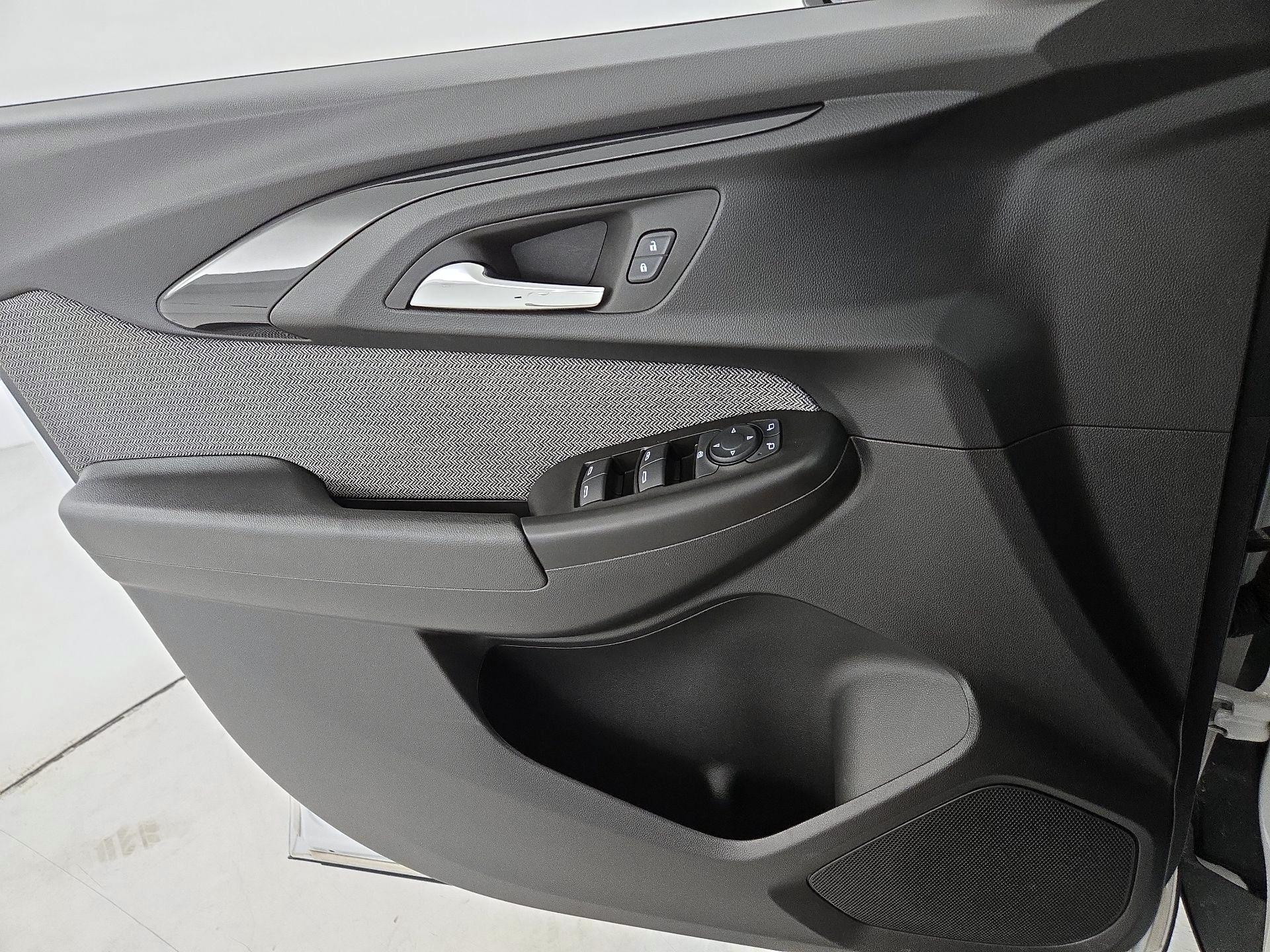 Thumbnail: 2023 Chevrolet TrailBlazer - 12