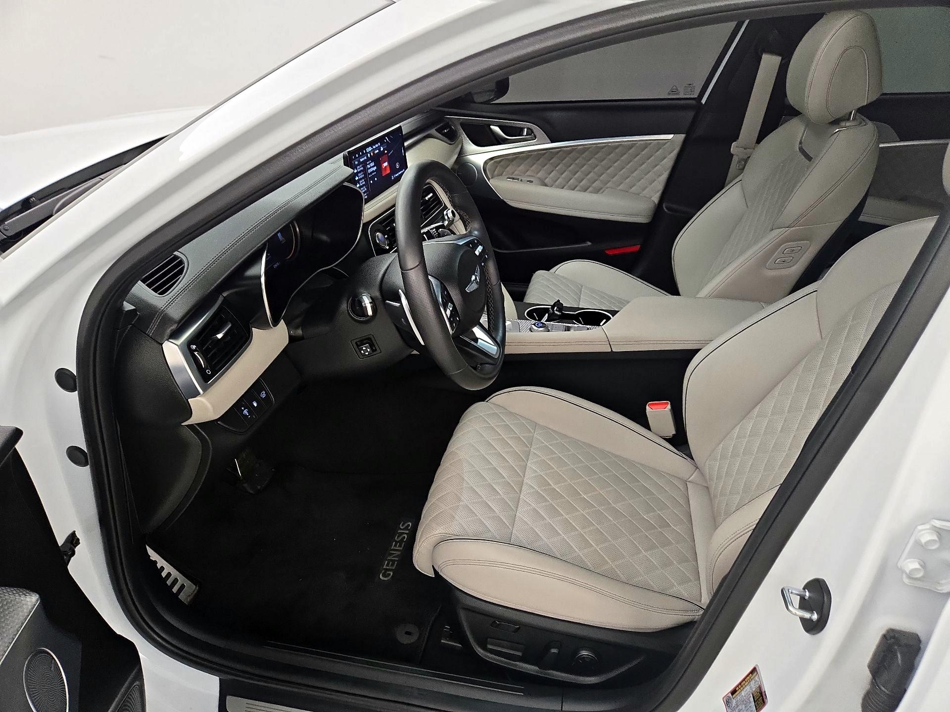 Thumbnail: 2023 Genesis G70 - 11