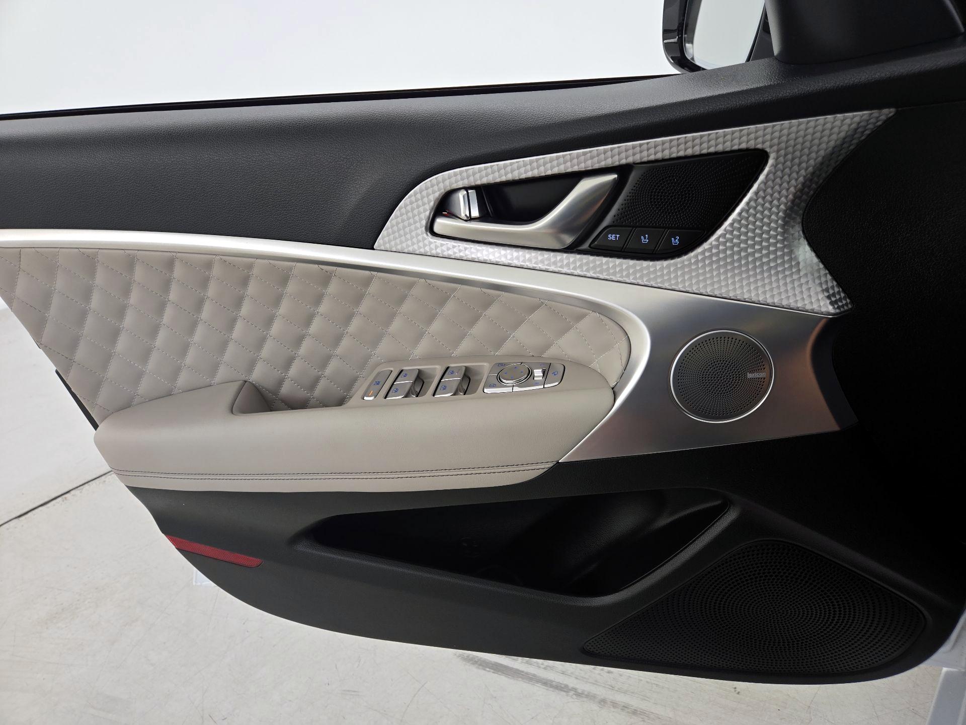 Thumbnail: 2023 Genesis G70 - 12