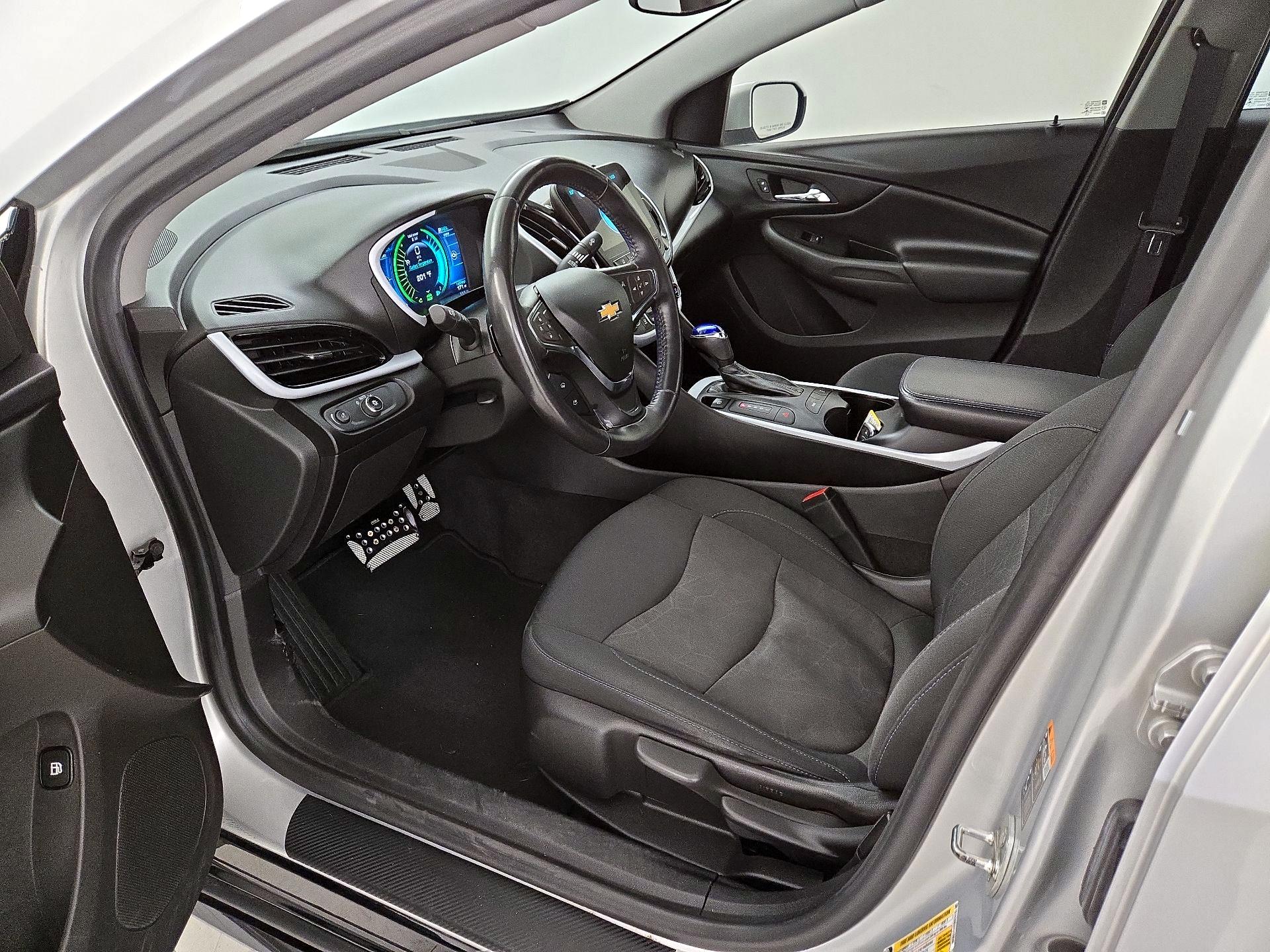 Thumbnail: 2017 Chevrolet Volt - 11