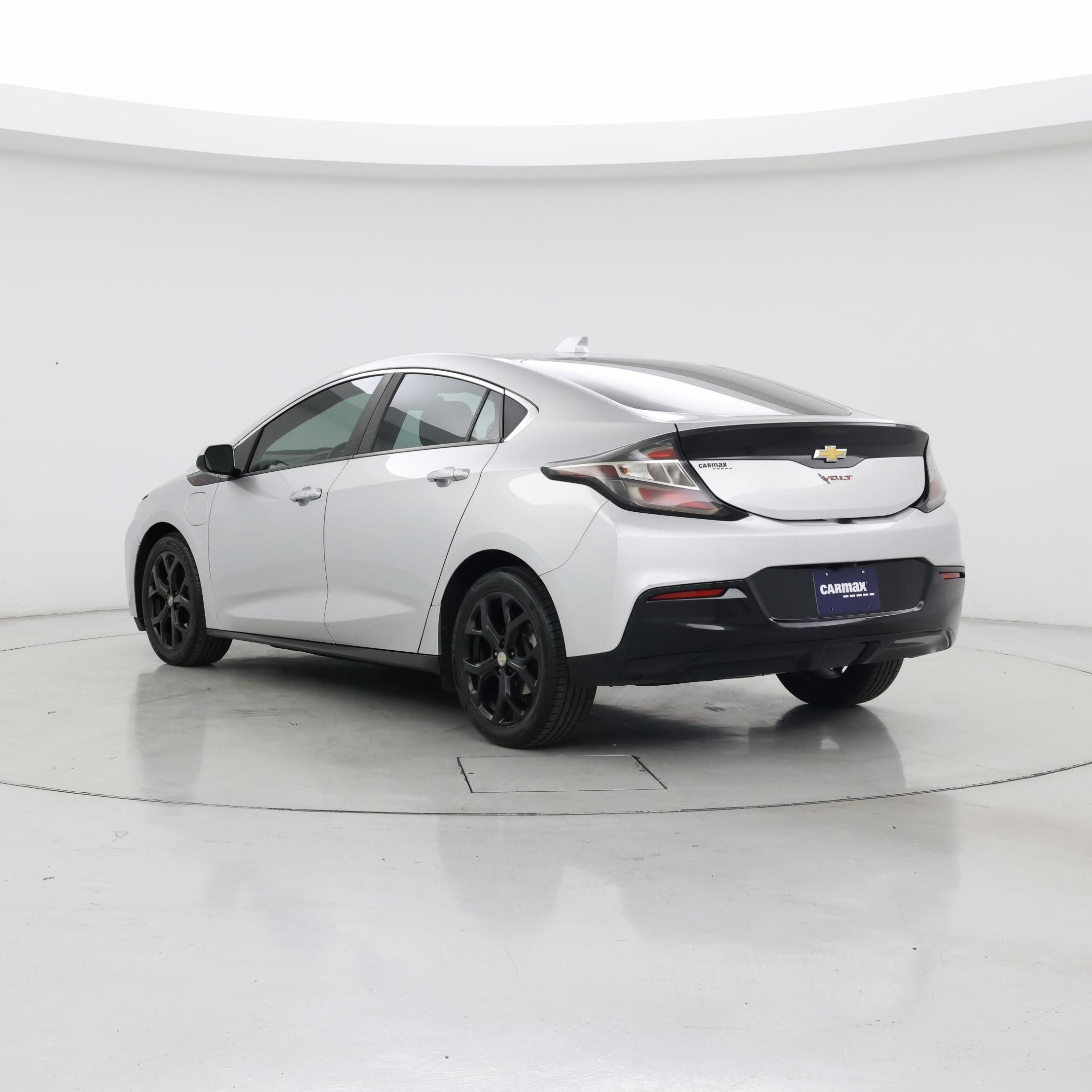 Thumbnail: 2017 Chevrolet Volt - 2