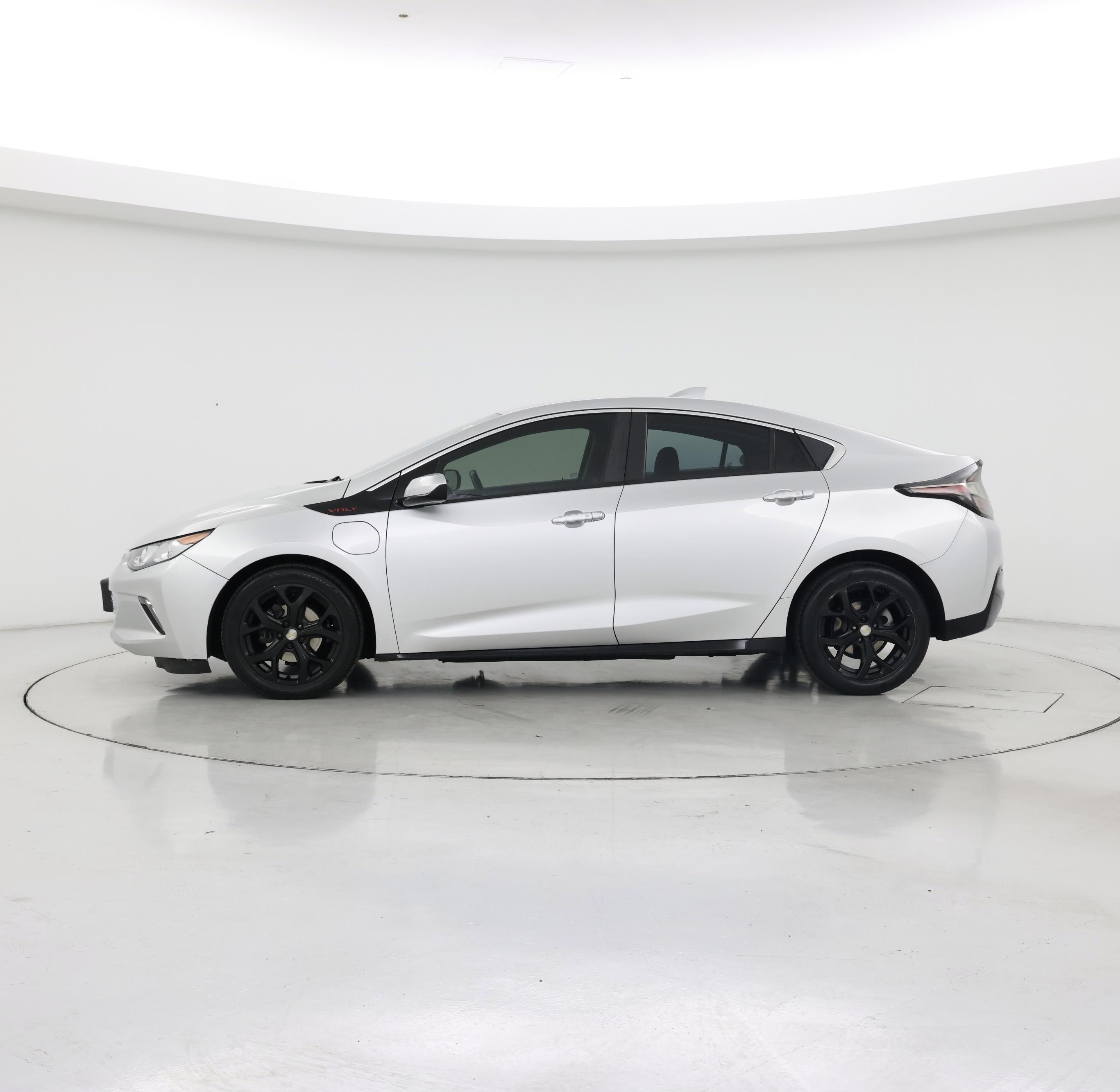 Thumbnail: 2017 Chevrolet Volt - 3