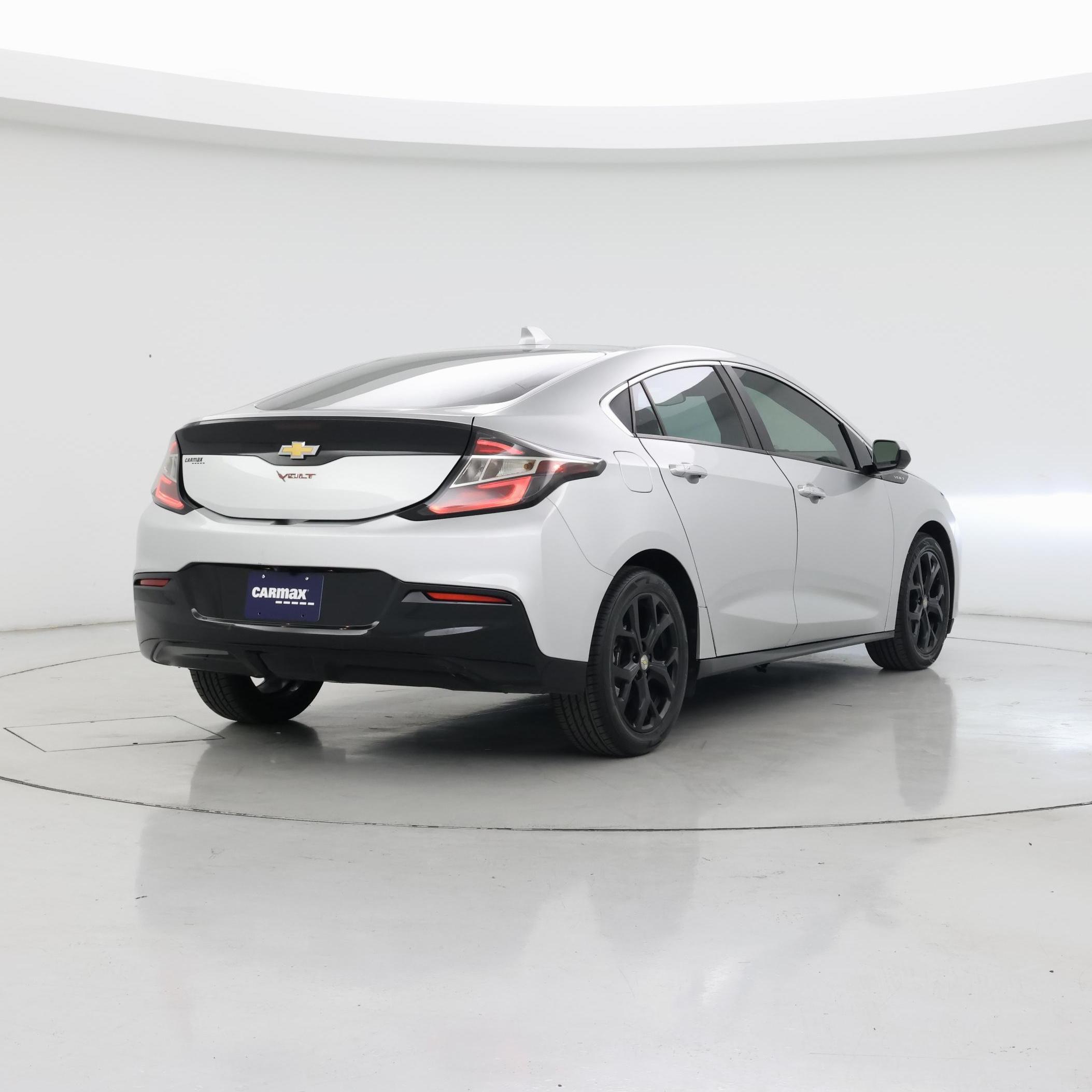 Thumbnail: 2017 Chevrolet Volt - 8