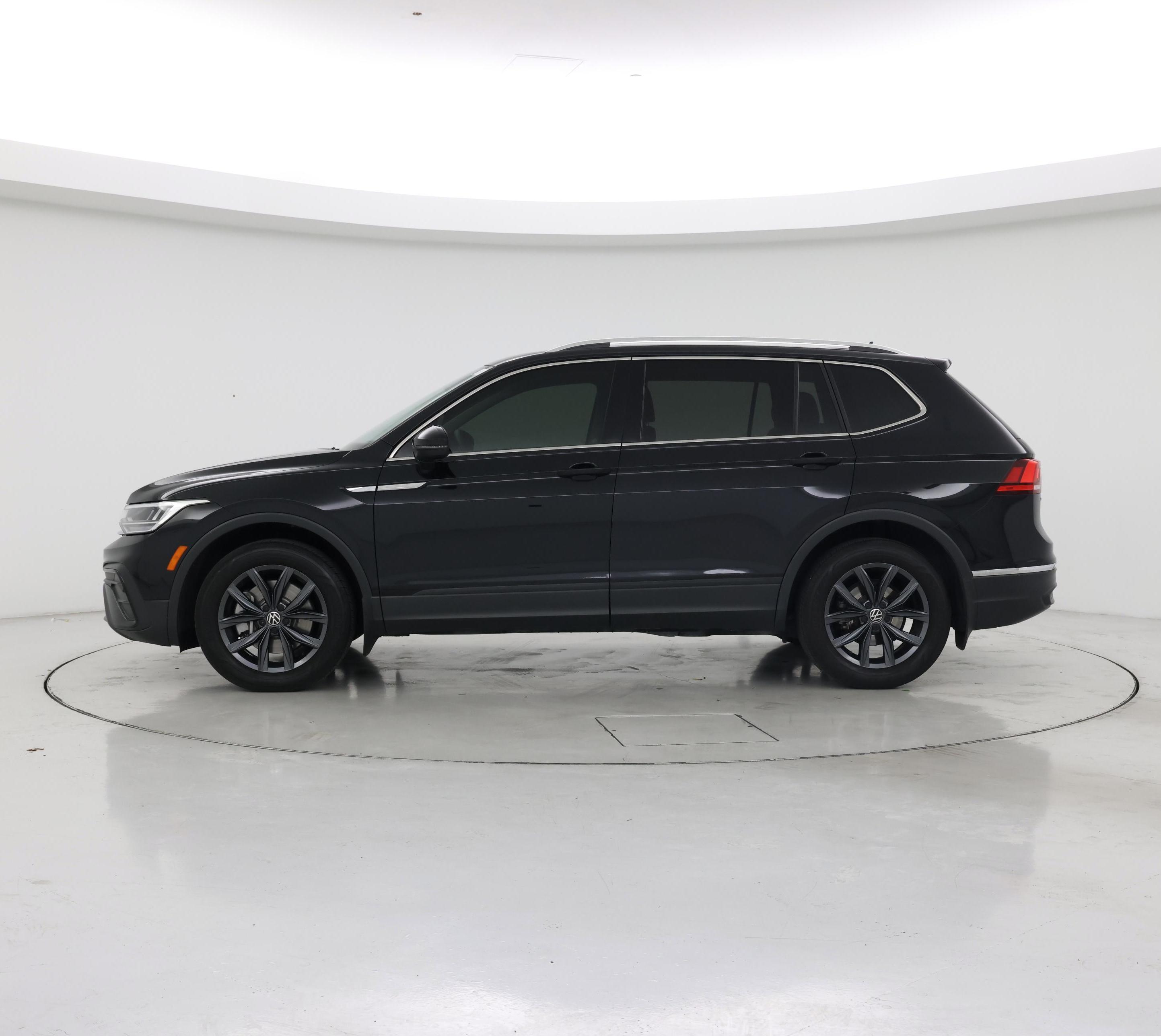 Thumbnail: 2022 Volkswagen Tiguan - 3