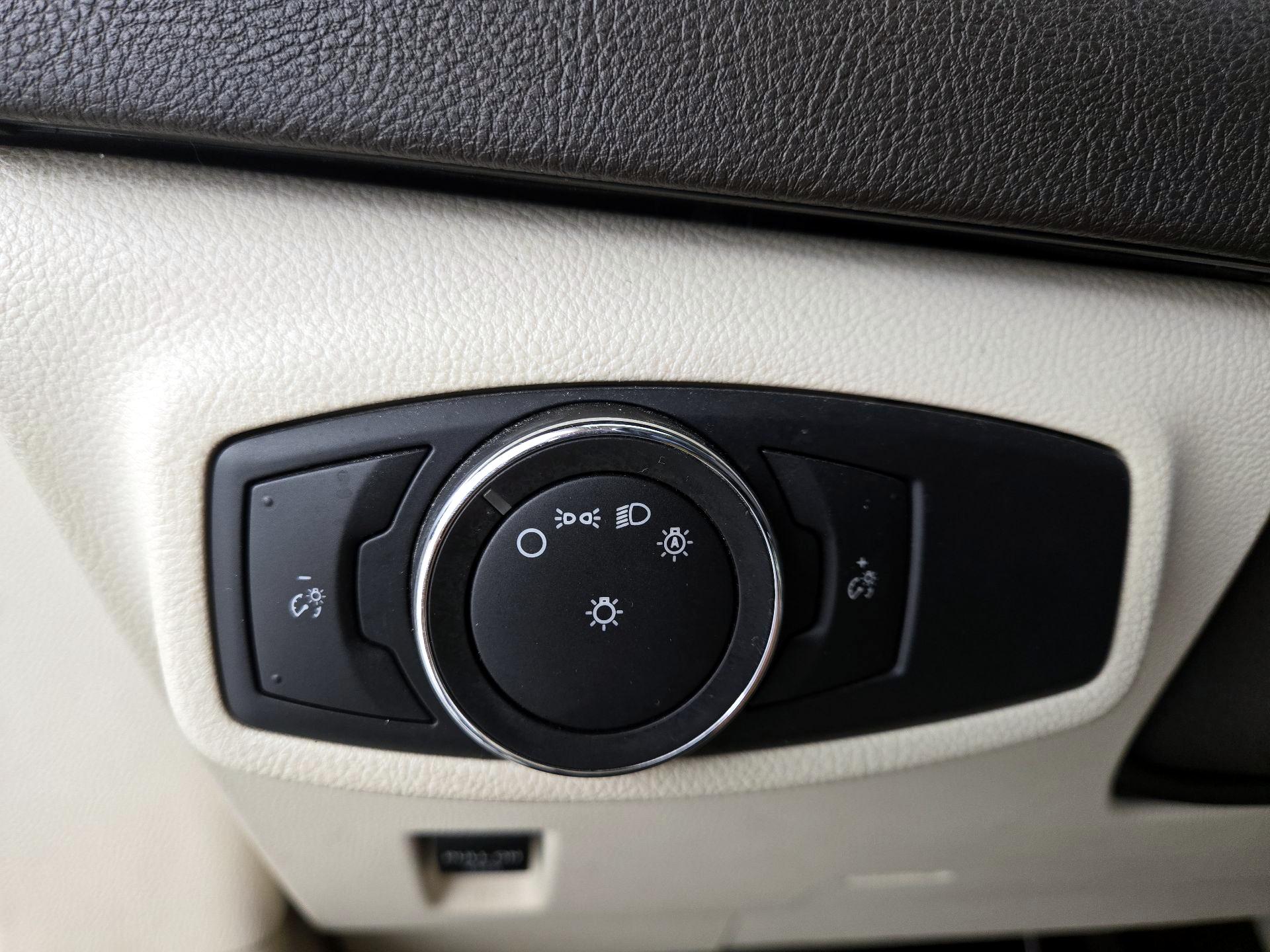 Thumbnail: 2015 Lincoln MKC - 13