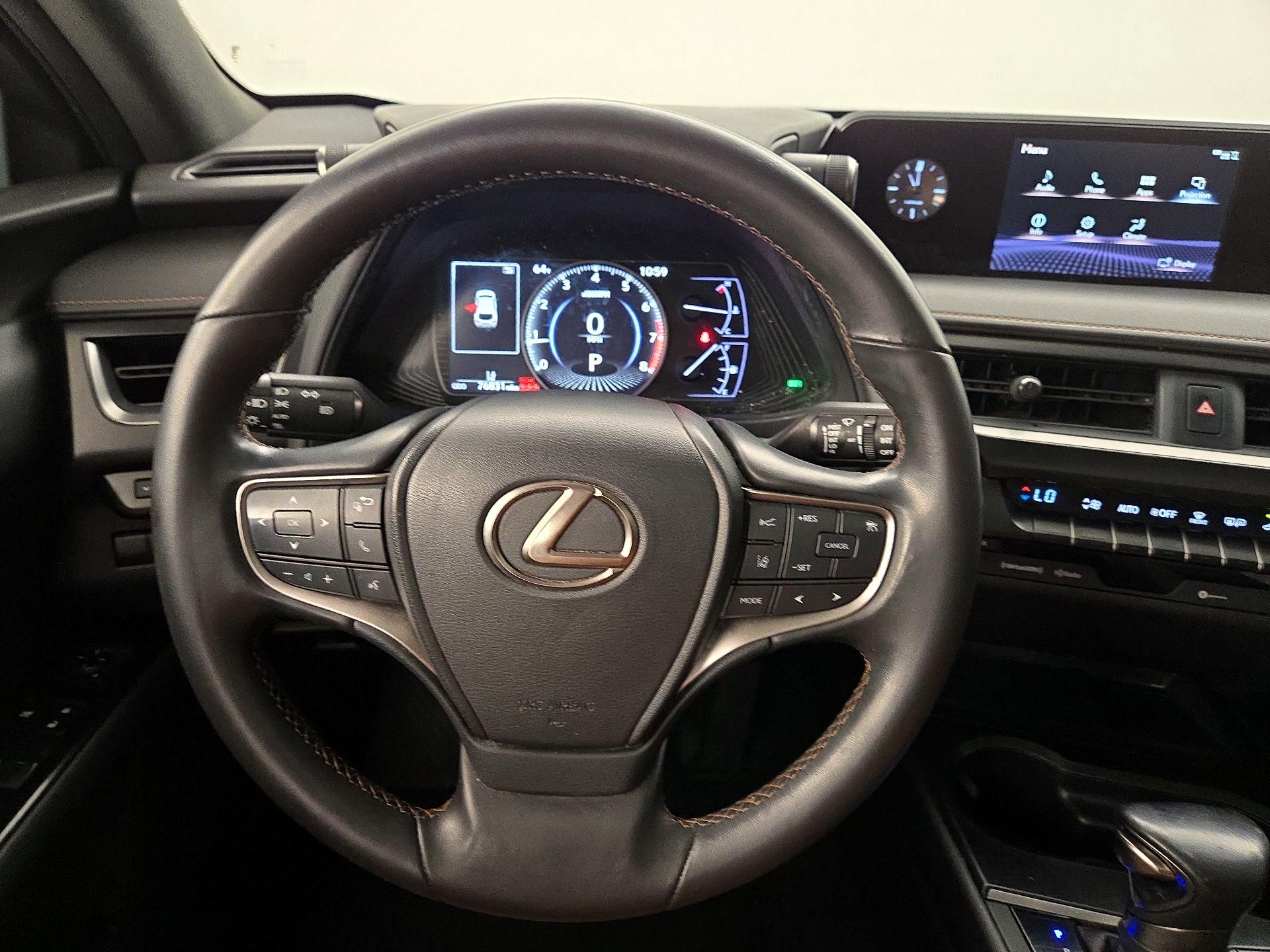 Thumbnail: 2019 Lexus UX - 10