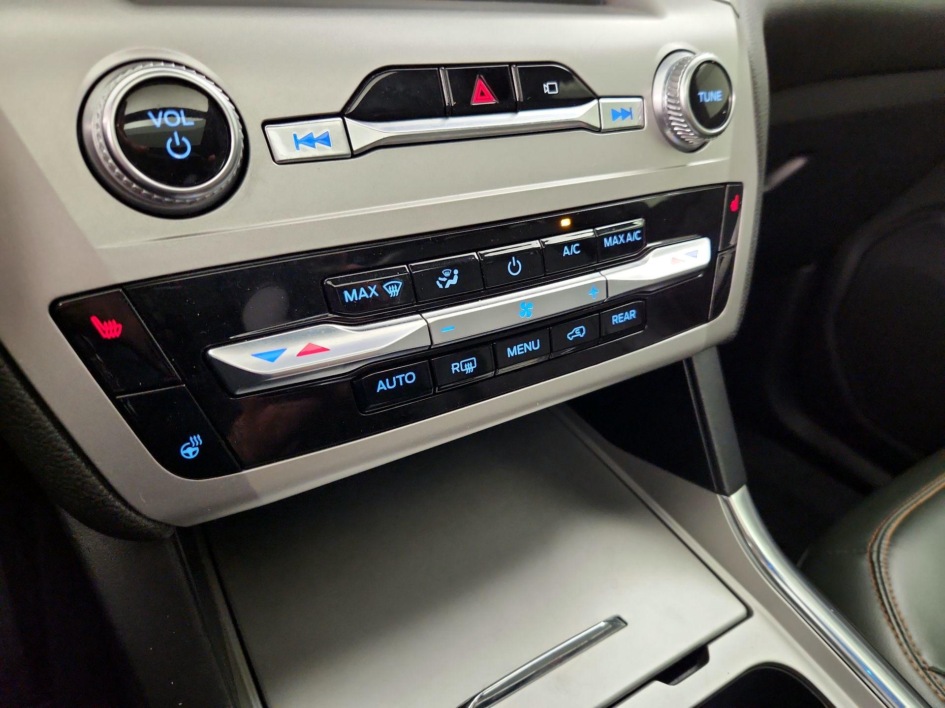 Thumbnail: 2022 Ford Explorer - 17