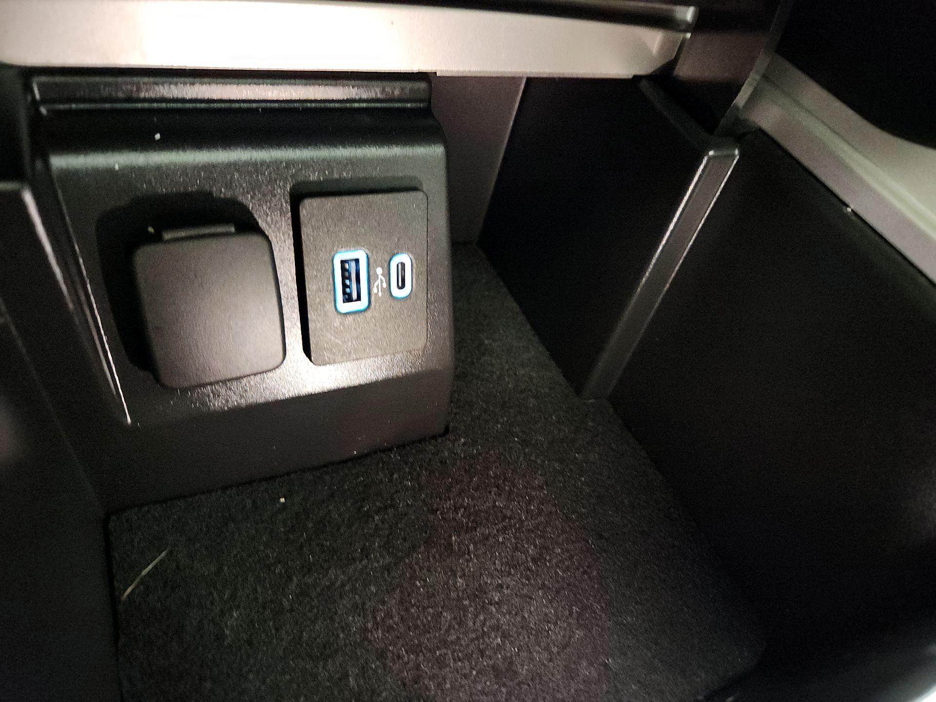 Thumbnail: 2022 Ford Explorer - 19