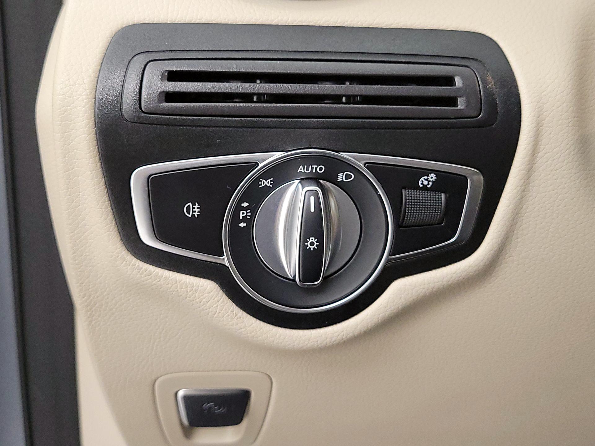 Thumbnail: 2022 Mercedes-Benz GLC - 13