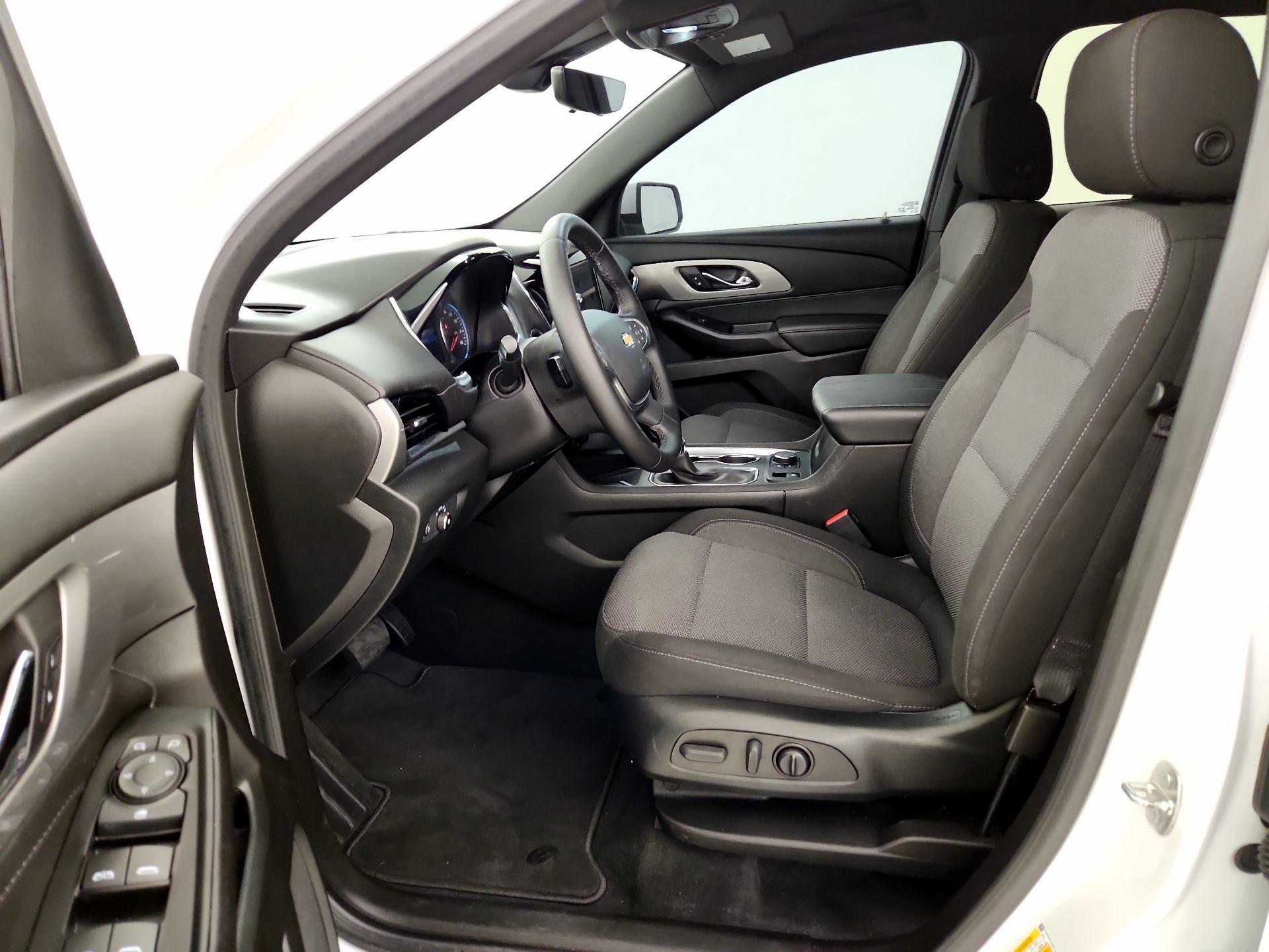 Thumbnail: 2023 Chevrolet Traverse - 11