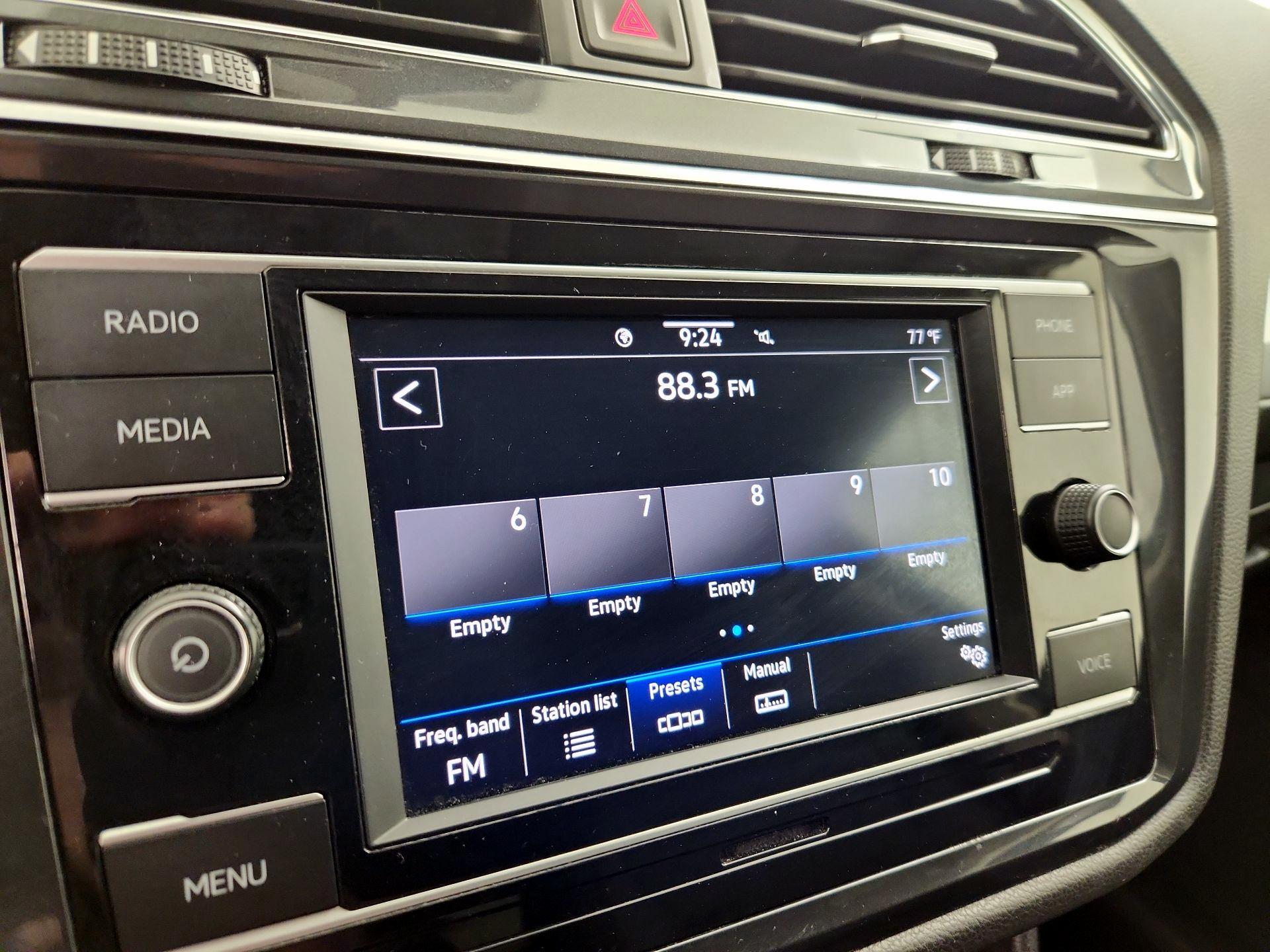 Thumbnail: 2021 Volkswagen Tiguan - 15