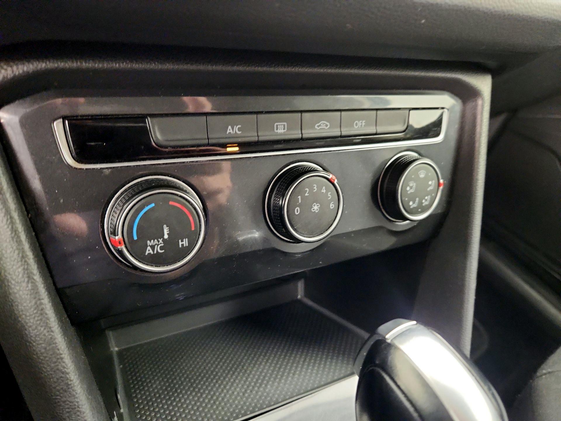 Thumbnail: 2021 Volkswagen Tiguan - 16