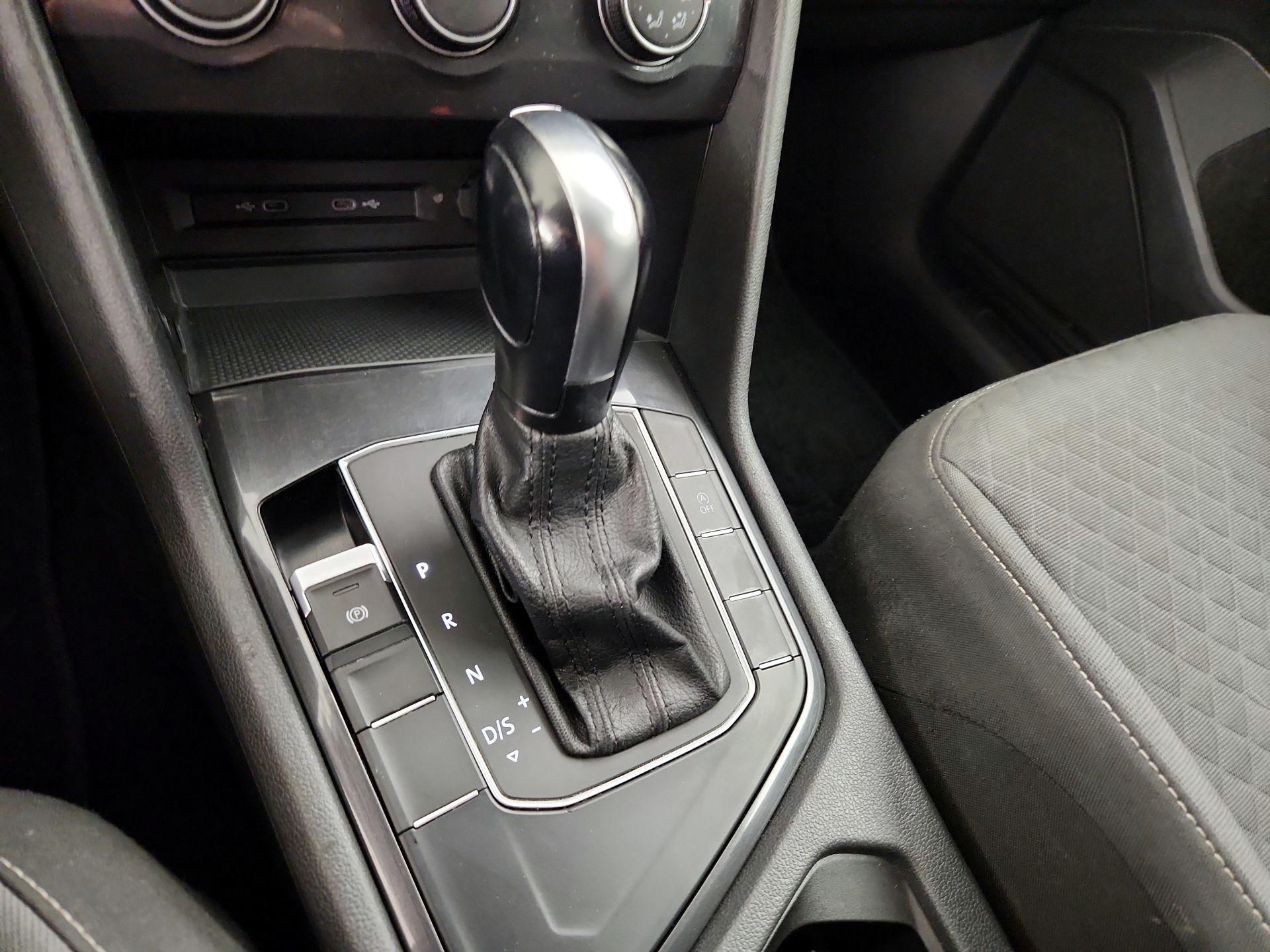 Thumbnail: 2021 Volkswagen Tiguan - 17