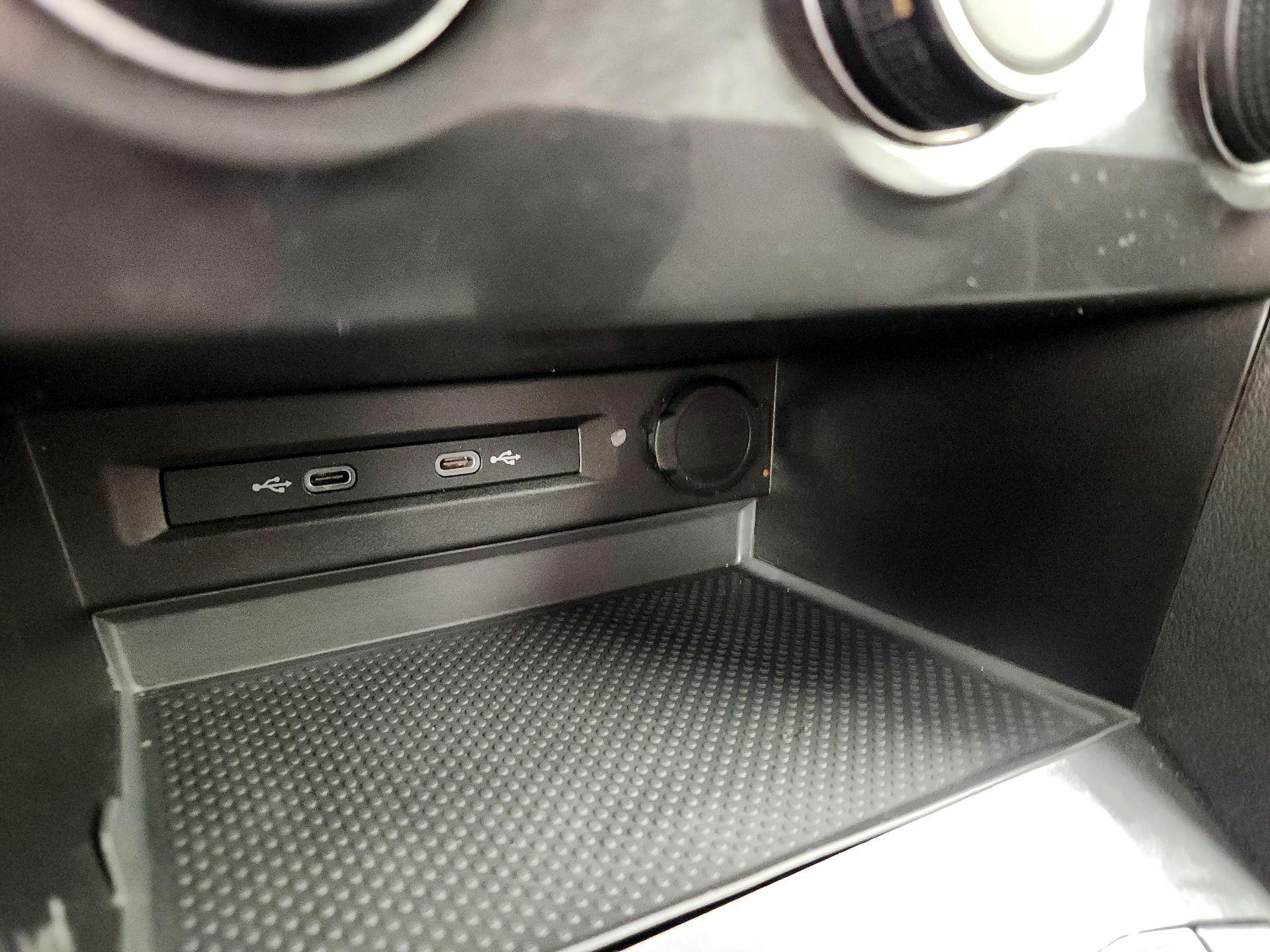 Thumbnail: 2021 Volkswagen Tiguan - 18