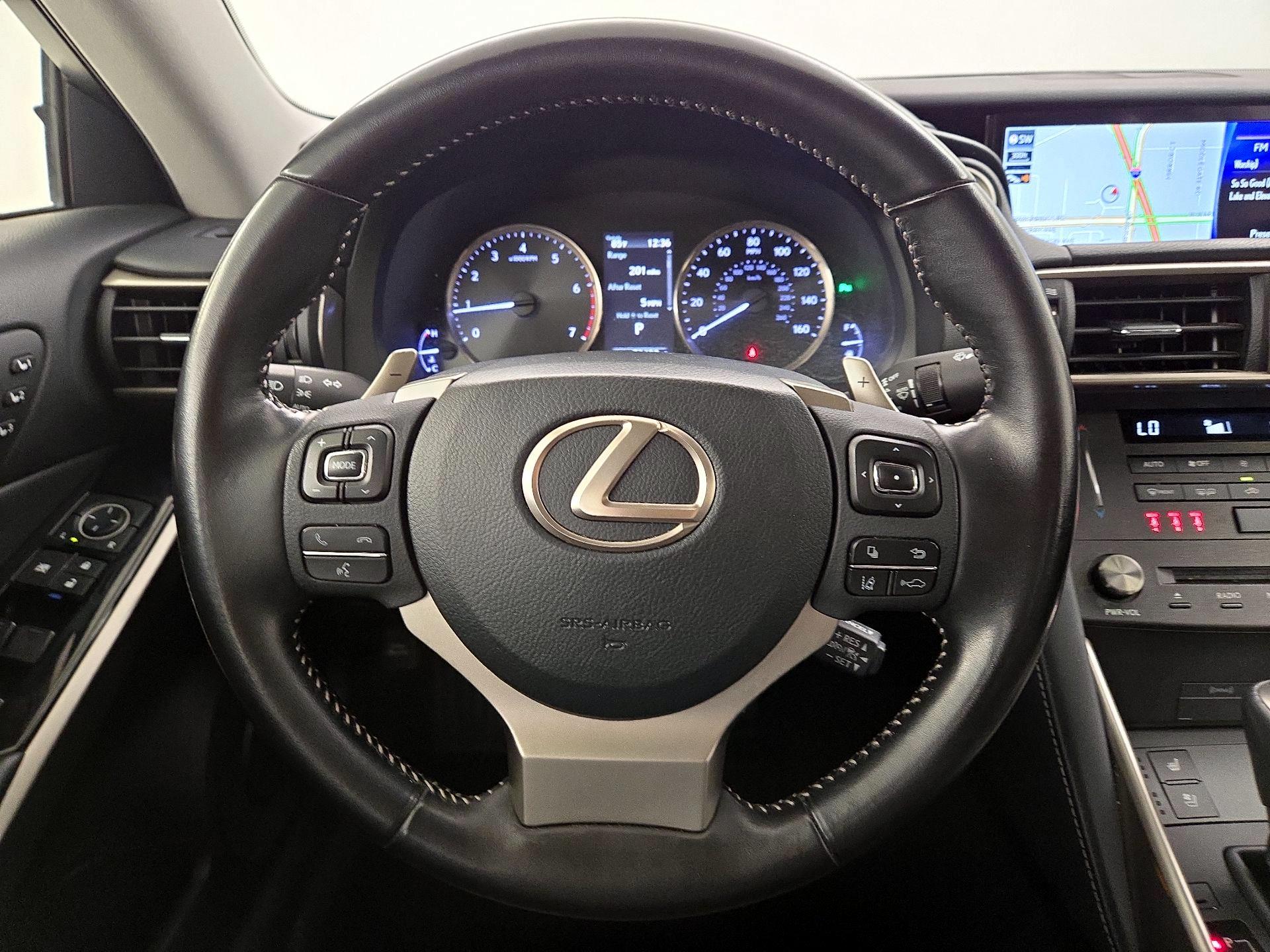 Thumbnail: 2020 Lexus IS - 10