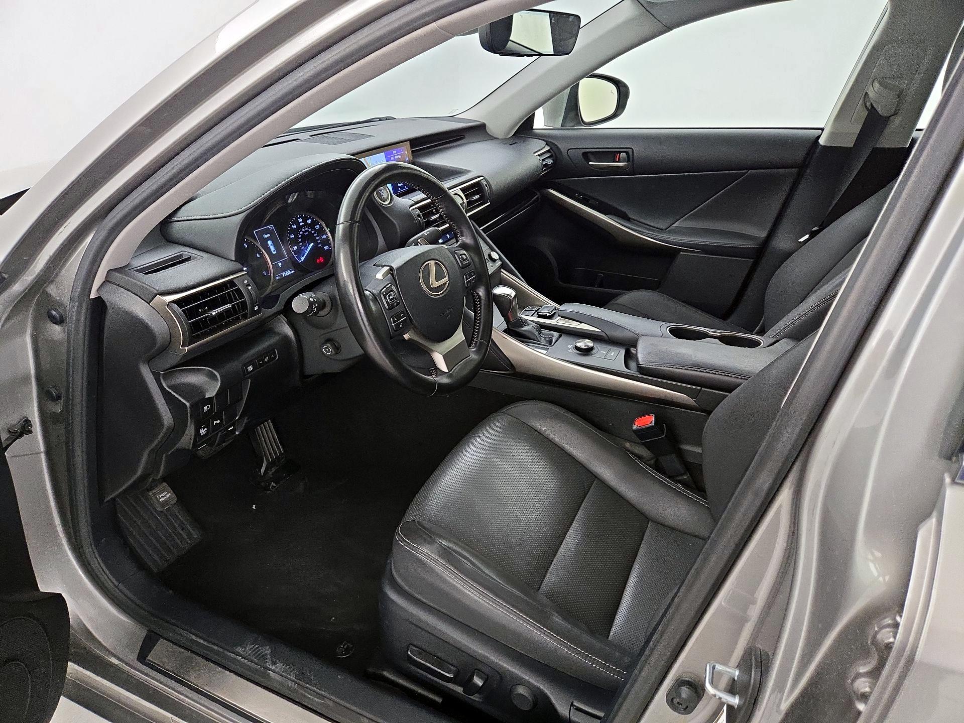 Thumbnail: 2020 Lexus IS - 11