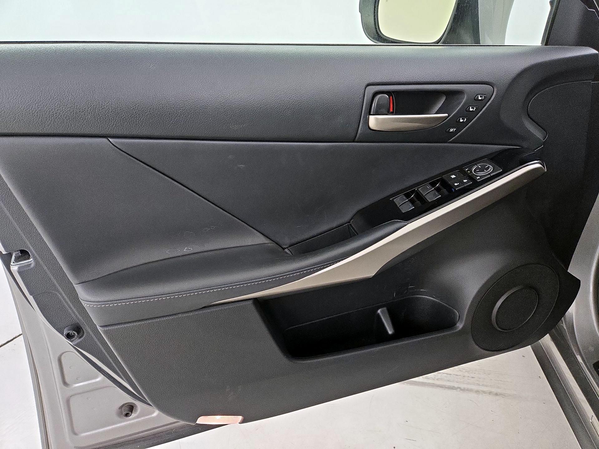 Thumbnail: 2020 Lexus IS - 12