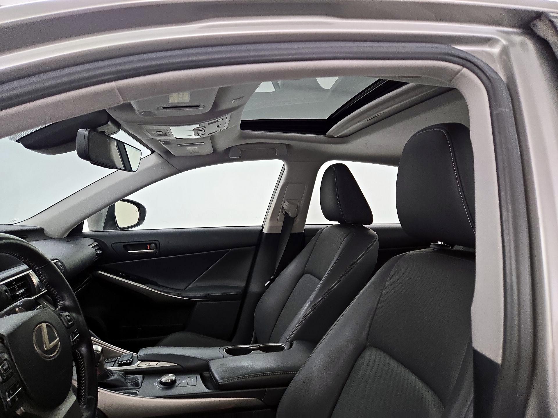 Thumbnail: 2020 Lexus IS - 20