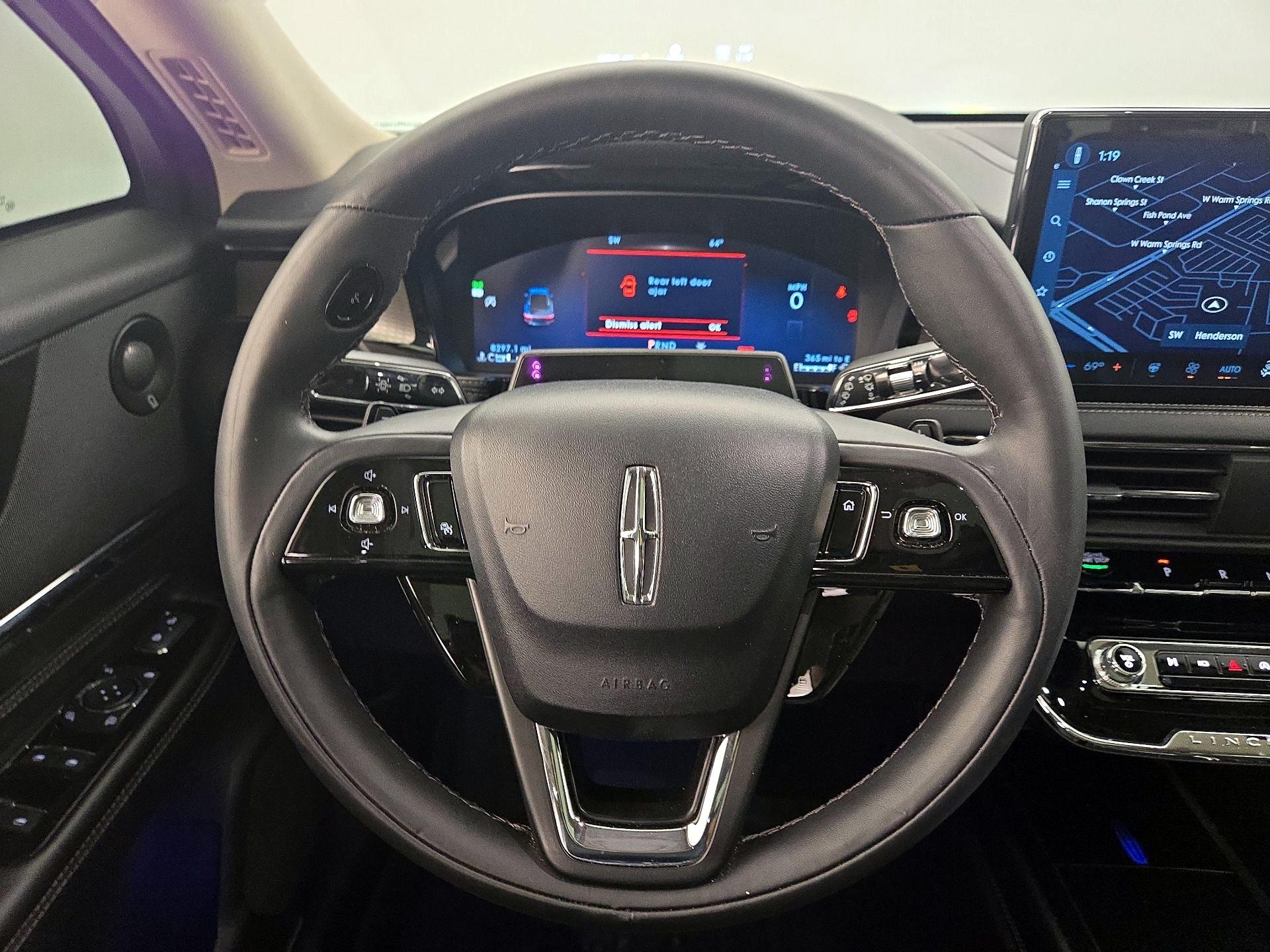 Thumbnail: 2023 Lincoln Corsair - 10