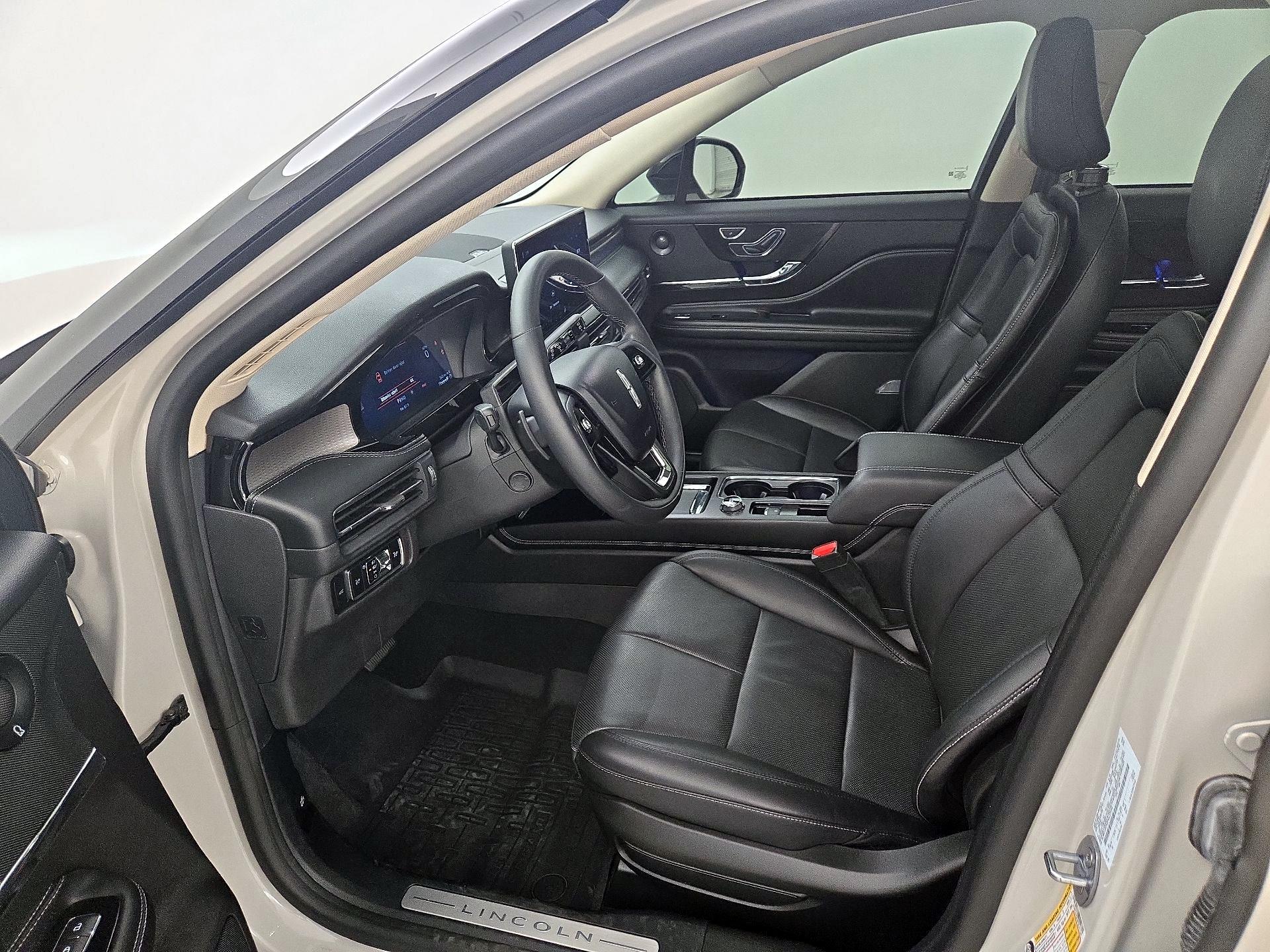 Thumbnail: 2023 Lincoln Corsair - 11