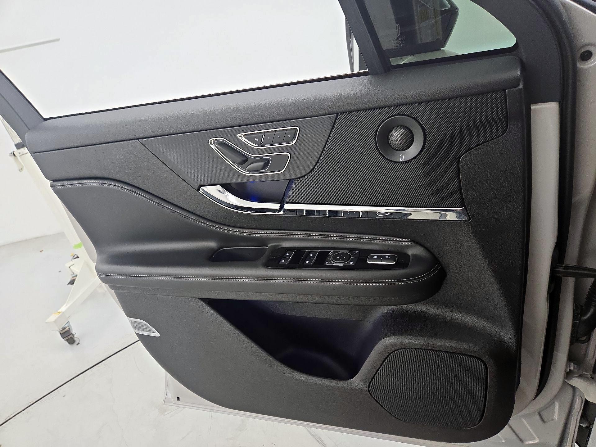 Thumbnail: 2023 Lincoln Corsair - 12