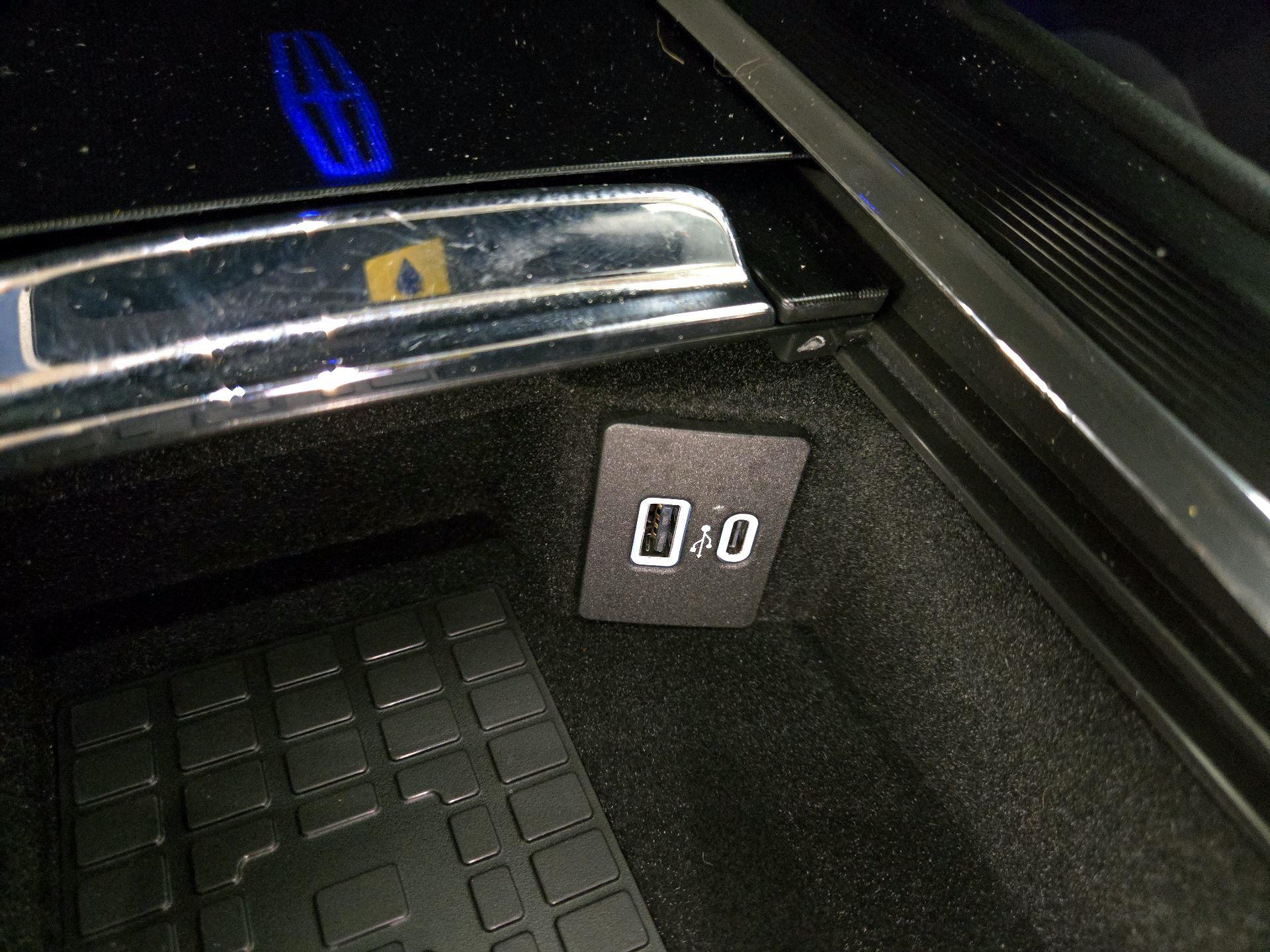 Thumbnail: 2023 Lincoln Corsair - 19