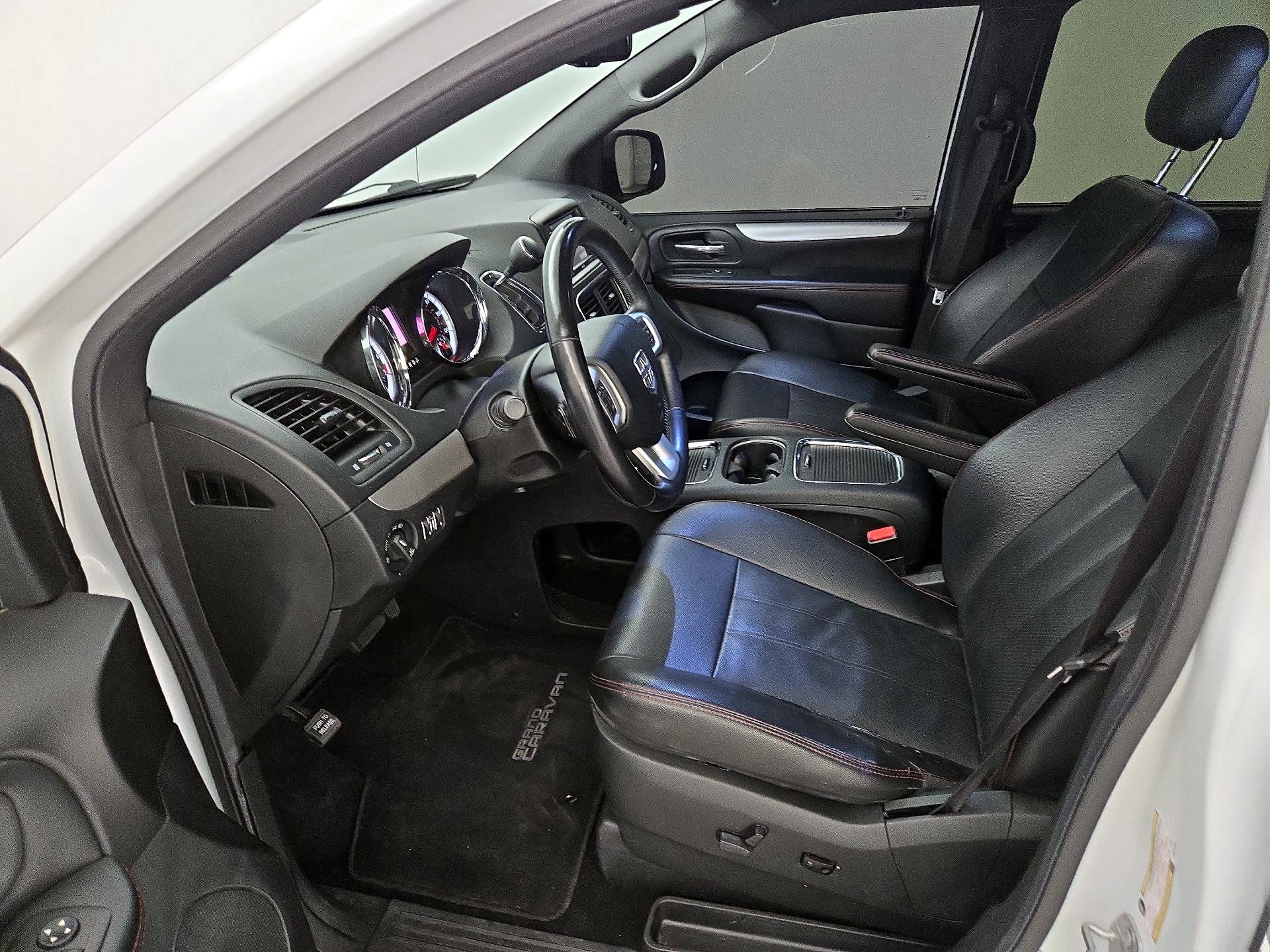 Thumbnail: 2017 Dodge Grand Caravan - 11