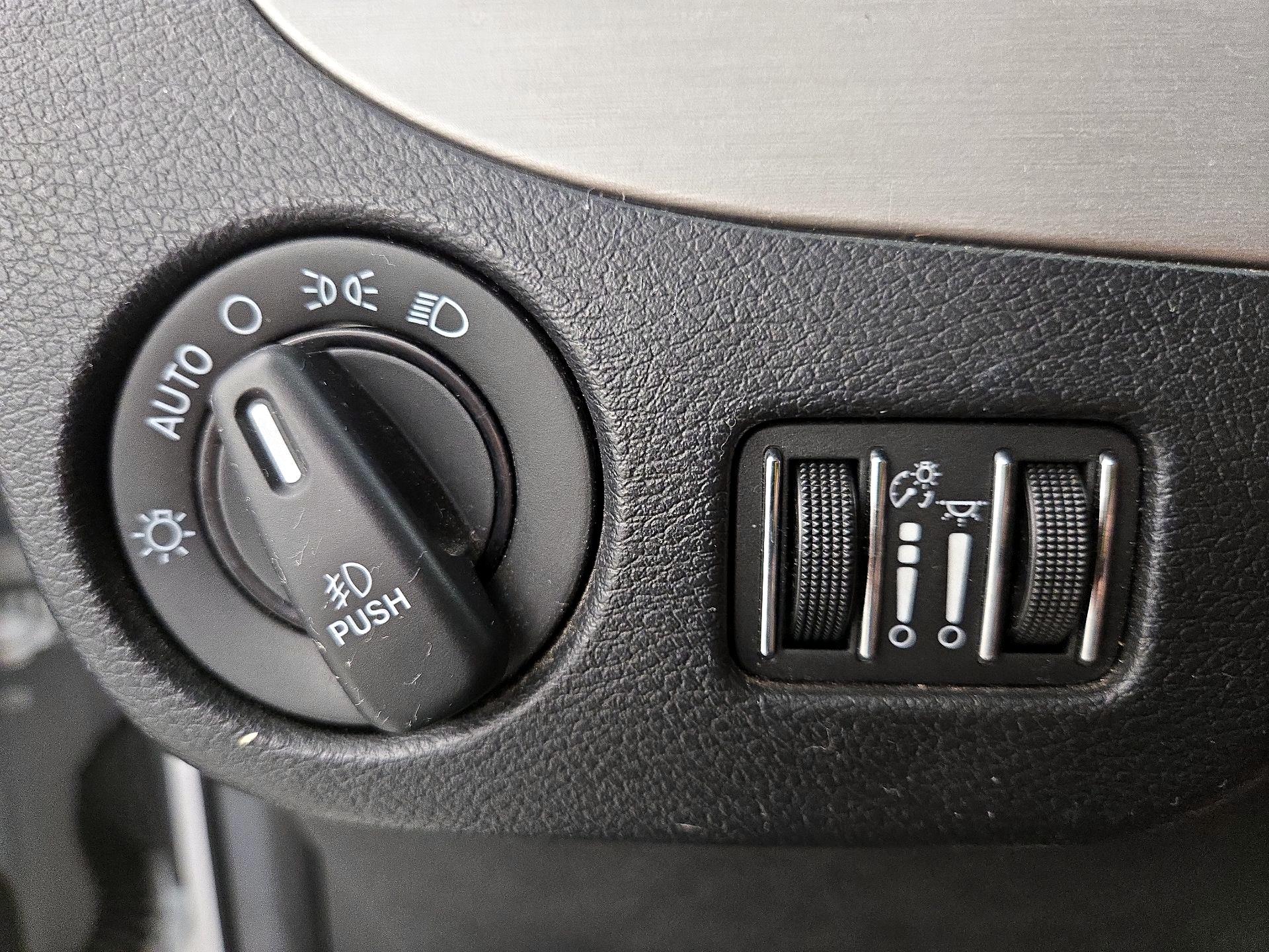 Thumbnail: 2017 Dodge Grand Caravan - 13