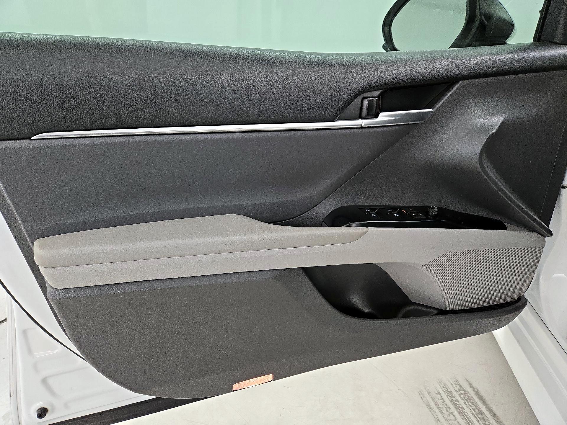 Thumbnail: 2018 Toyota Camry - 12